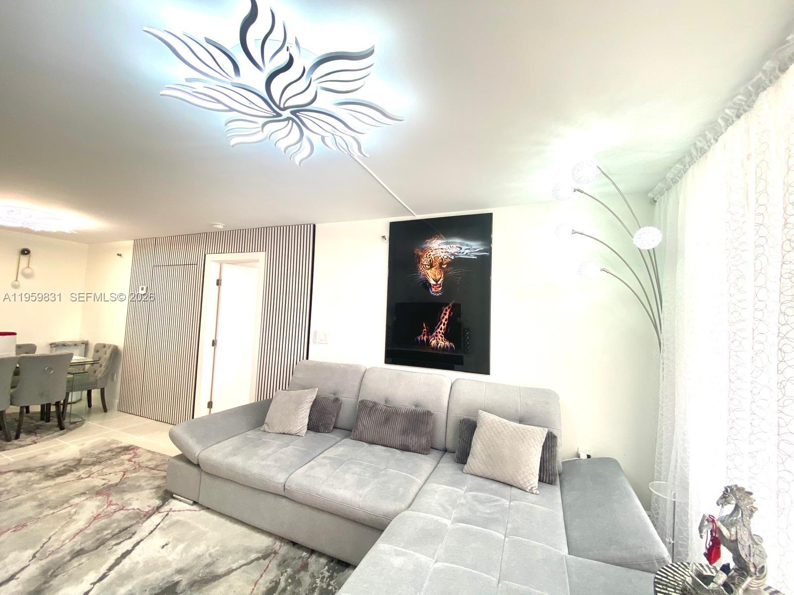 WINSTON TOWERS 600 CONDO - Residential