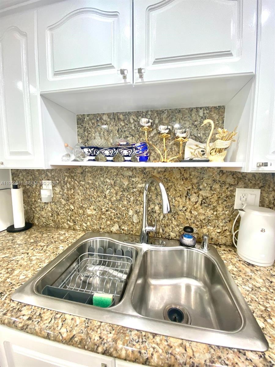 WINSTON TOWERS 600 CONDO - Residential