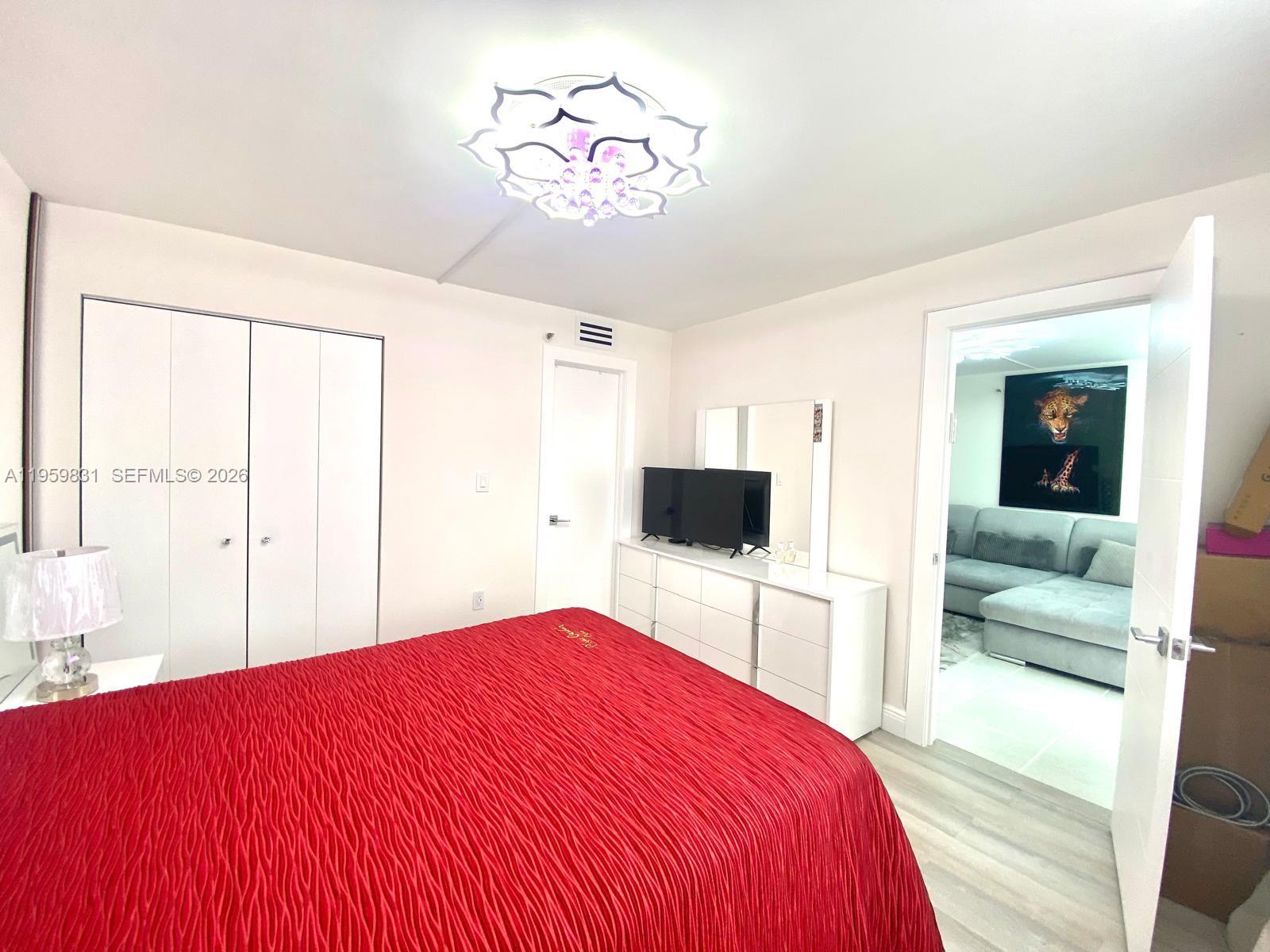 WINSTON TOWERS 600 CONDO - Residential