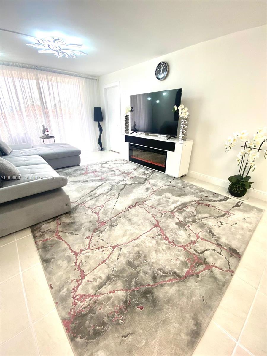 WINSTON TOWERS 600 CONDO - Residential