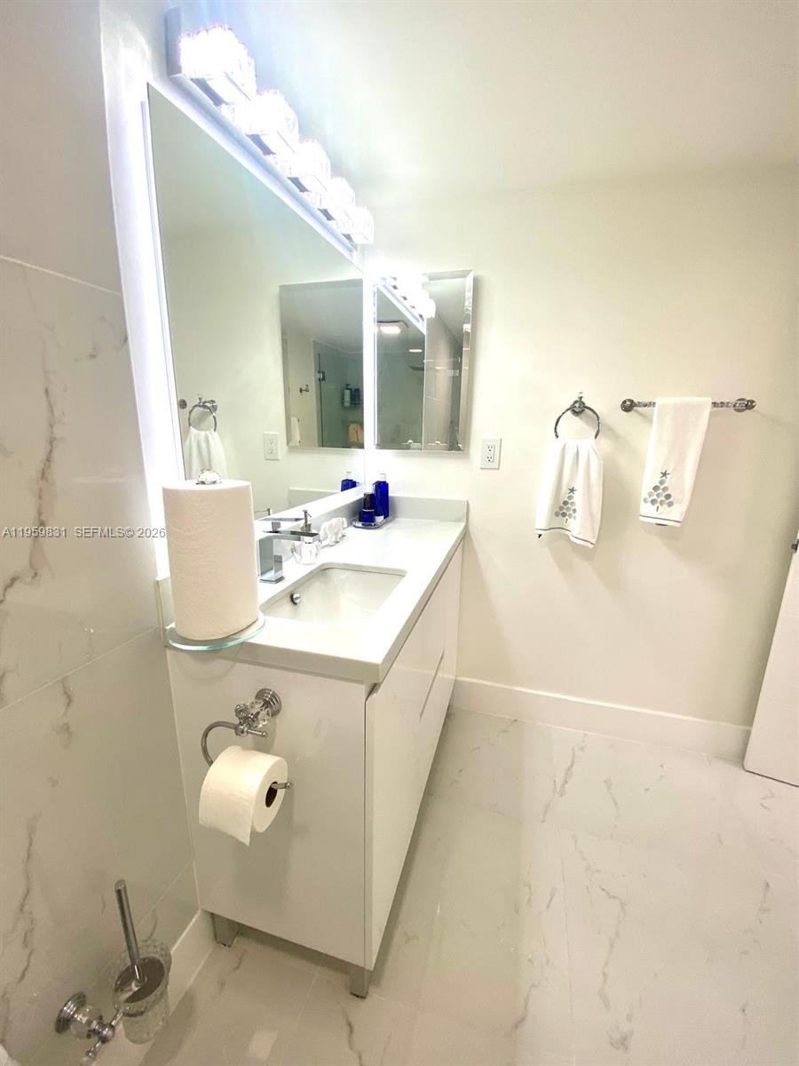 WINSTON TOWERS 600 CONDO - Residential