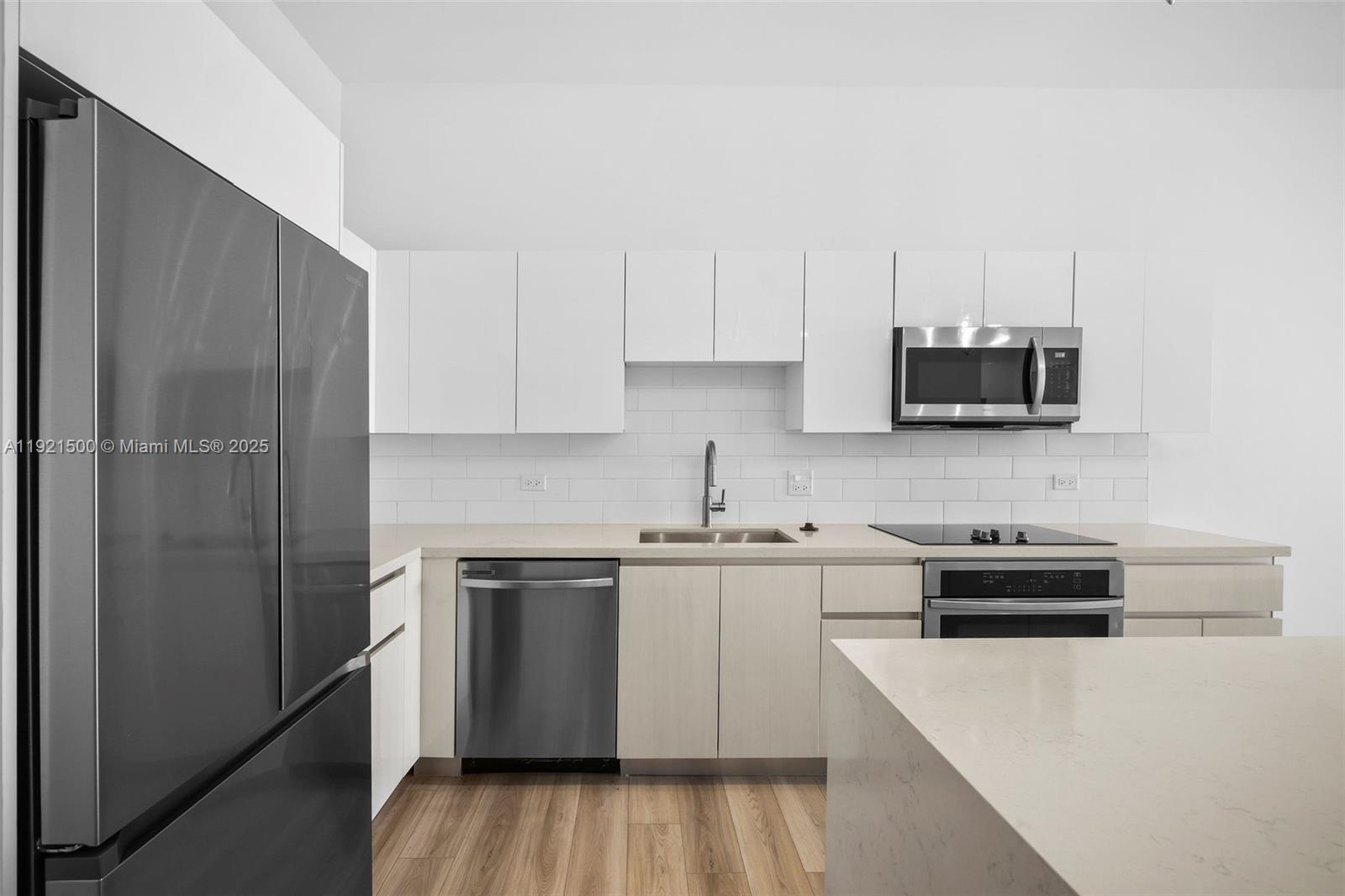 101 Diplomat Pkwy 2507