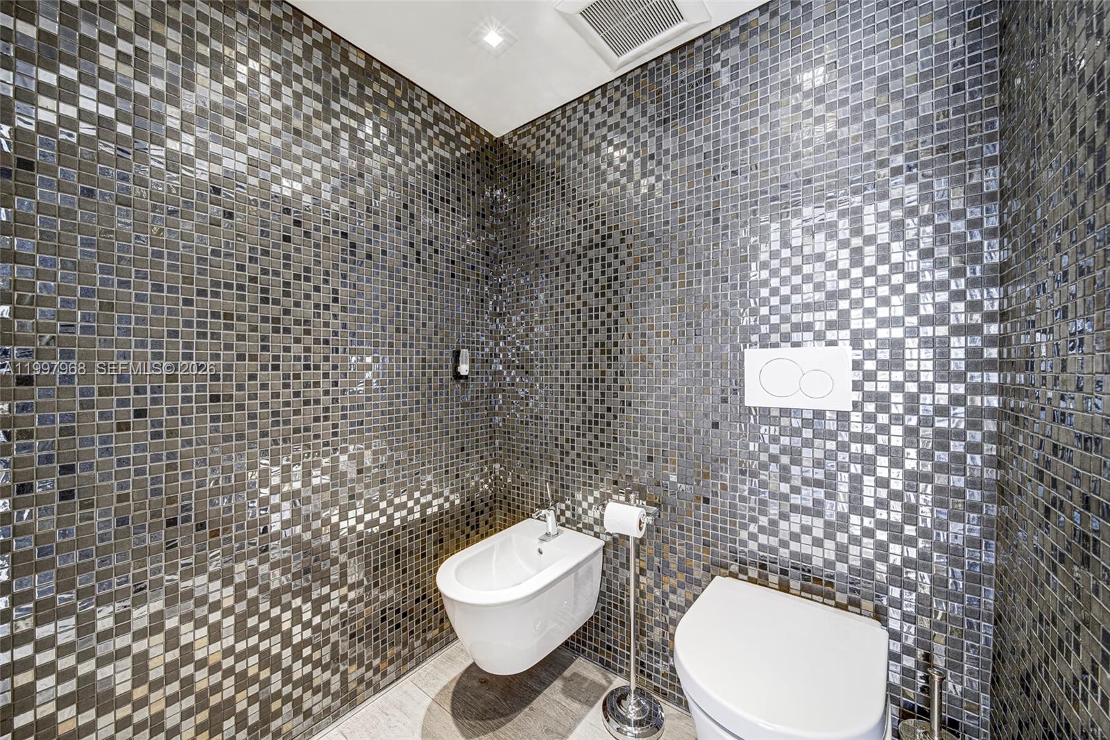 SUNSET HARBOUR NORTH COND - Residential Lease