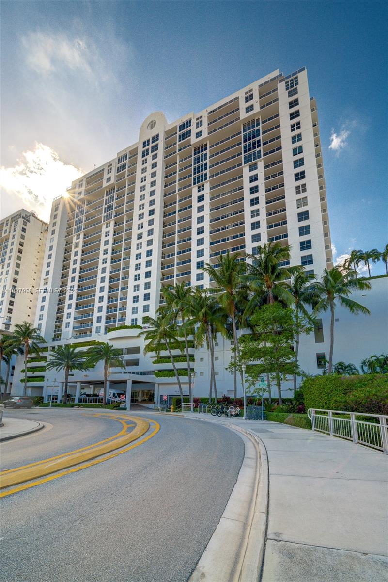 SUNSET HARBOUR NORTH COND - Residential Lease