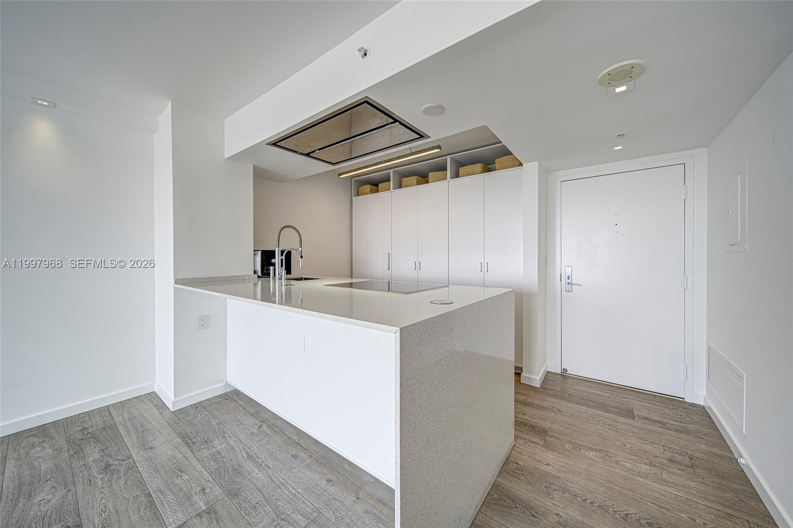 SUNSET HARBOUR NORTH COND - Residential Lease