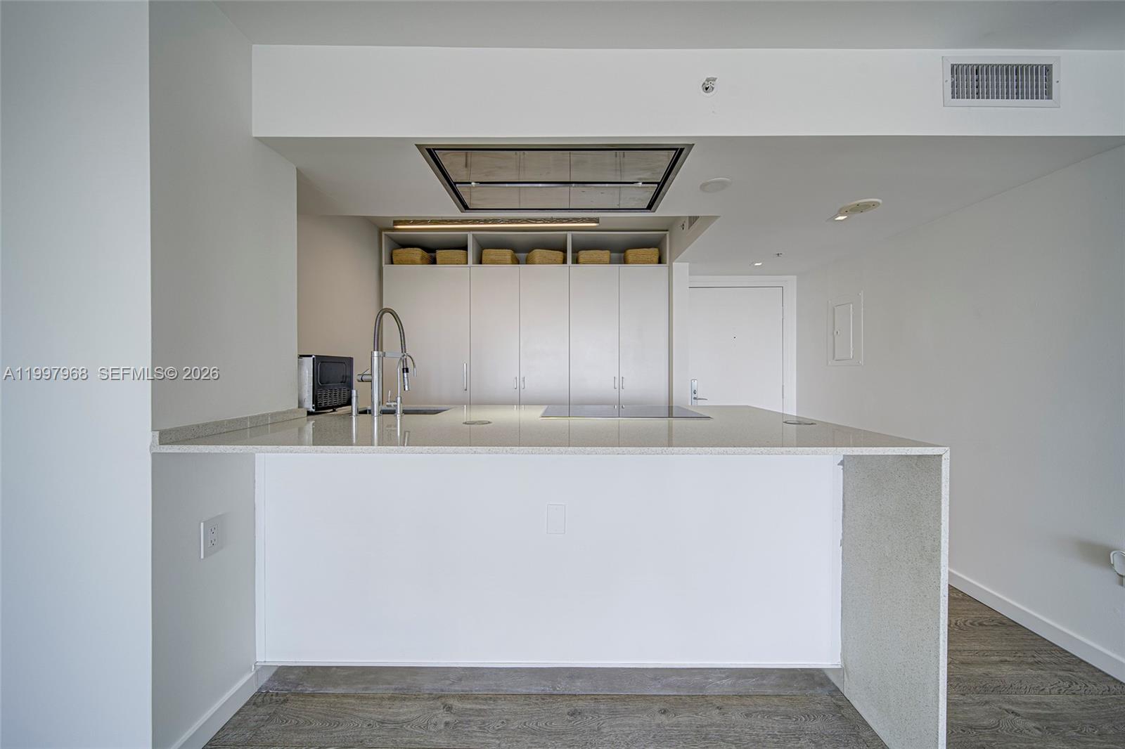 SUNSET HARBOUR NORTH COND - Residential Lease