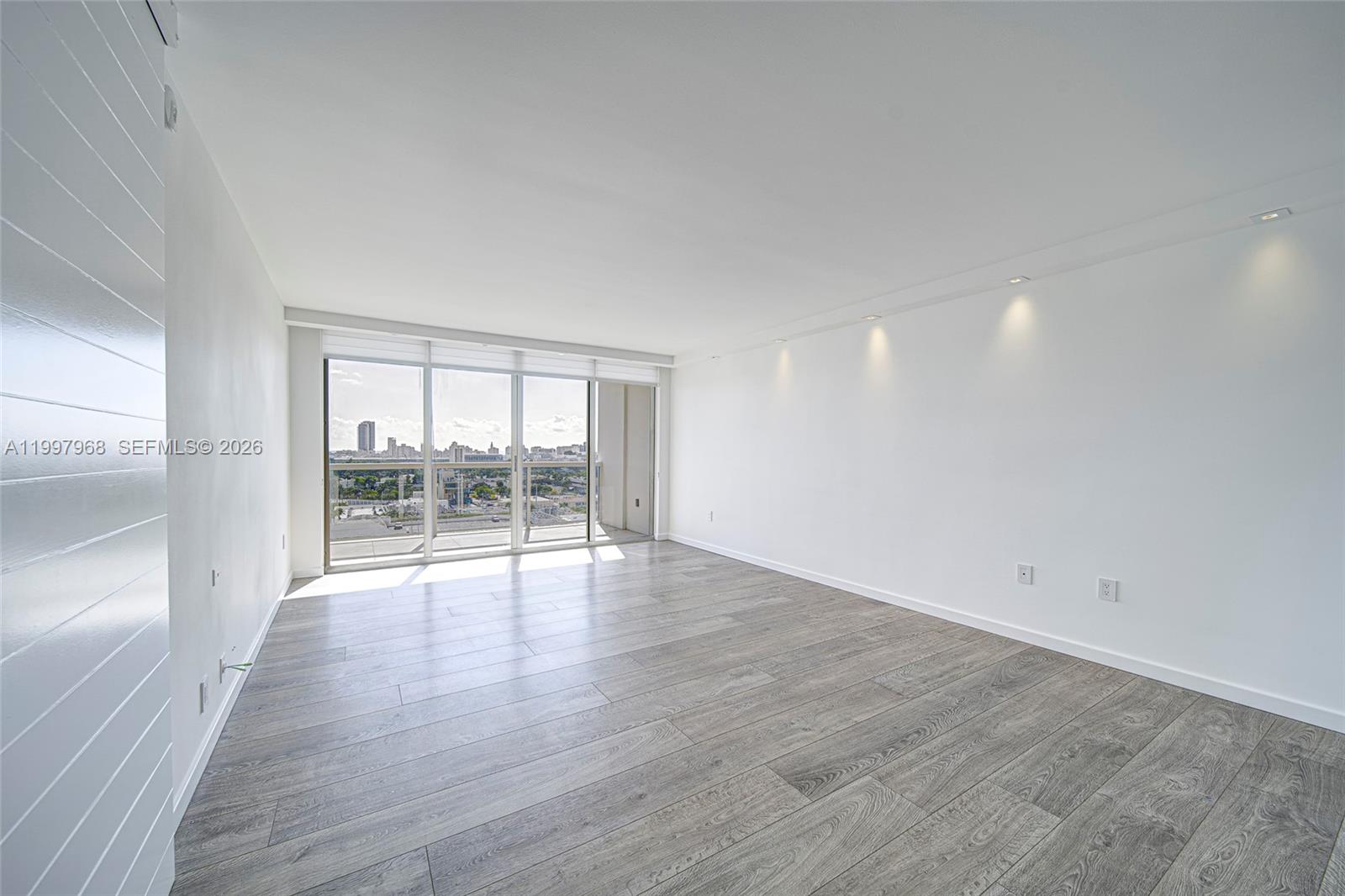 SUNSET HARBOUR NORTH COND - Residential Lease