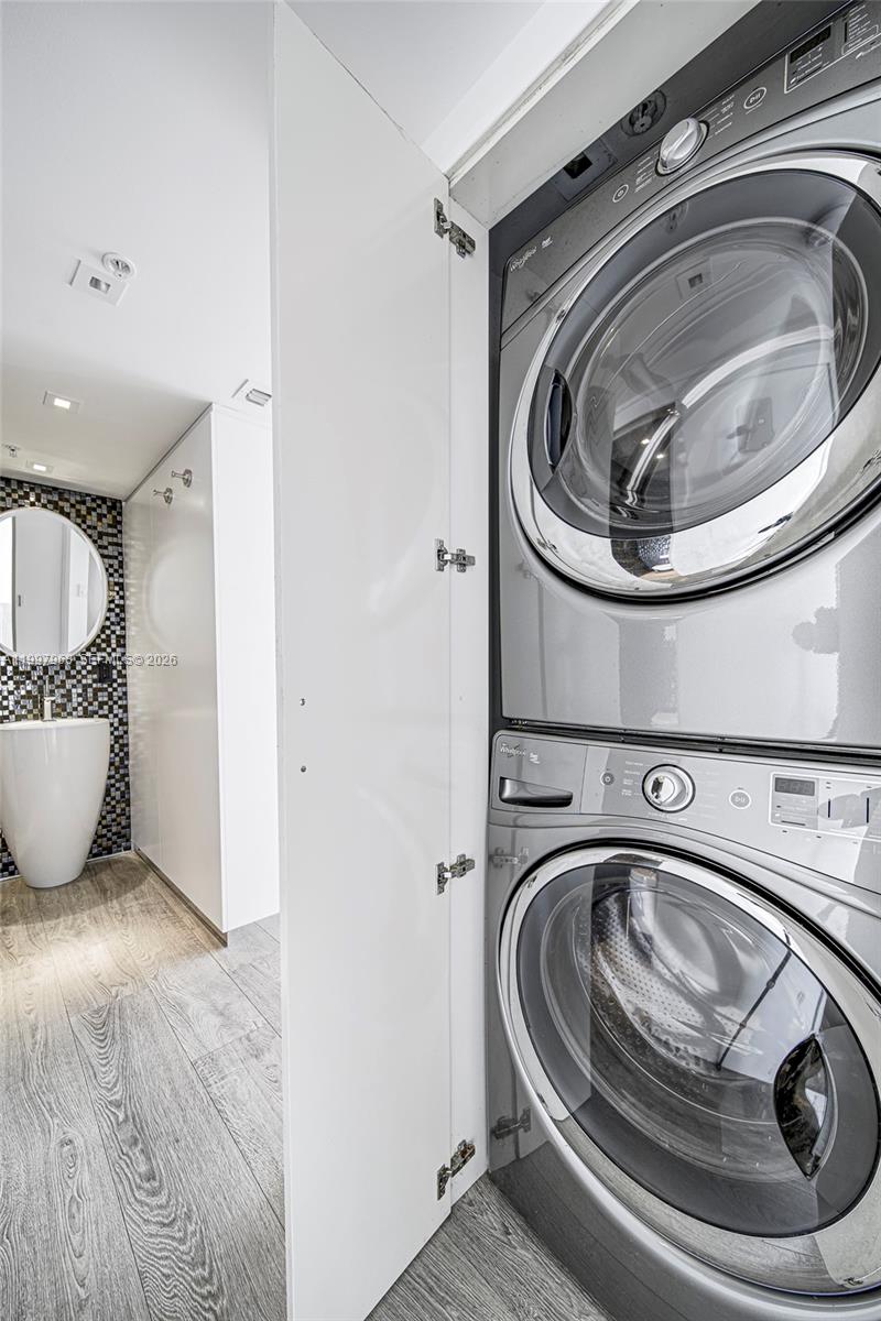 SUNSET HARBOUR NORTH COND - Residential Lease