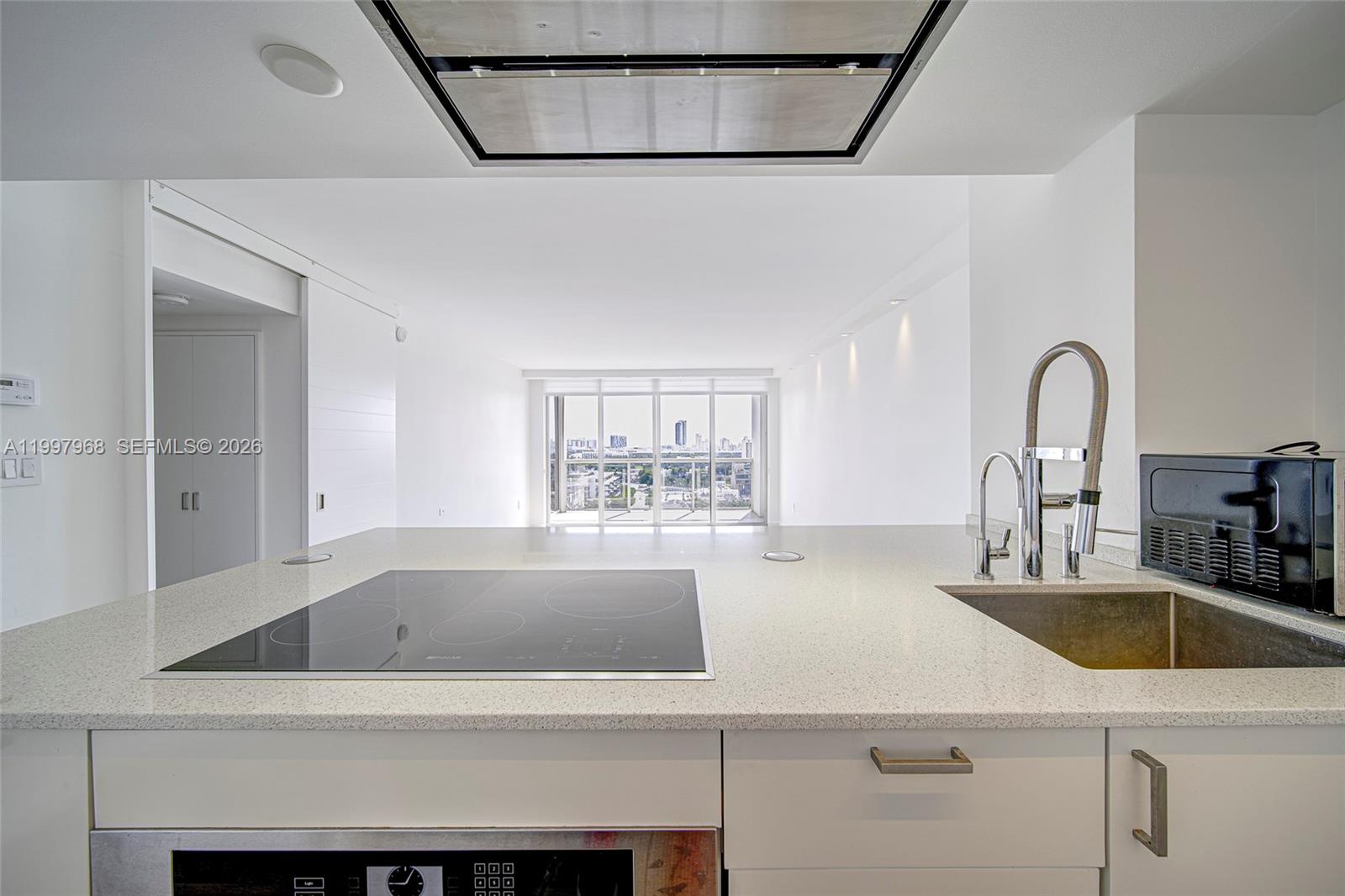 SUNSET HARBOUR NORTH COND - Residential Lease