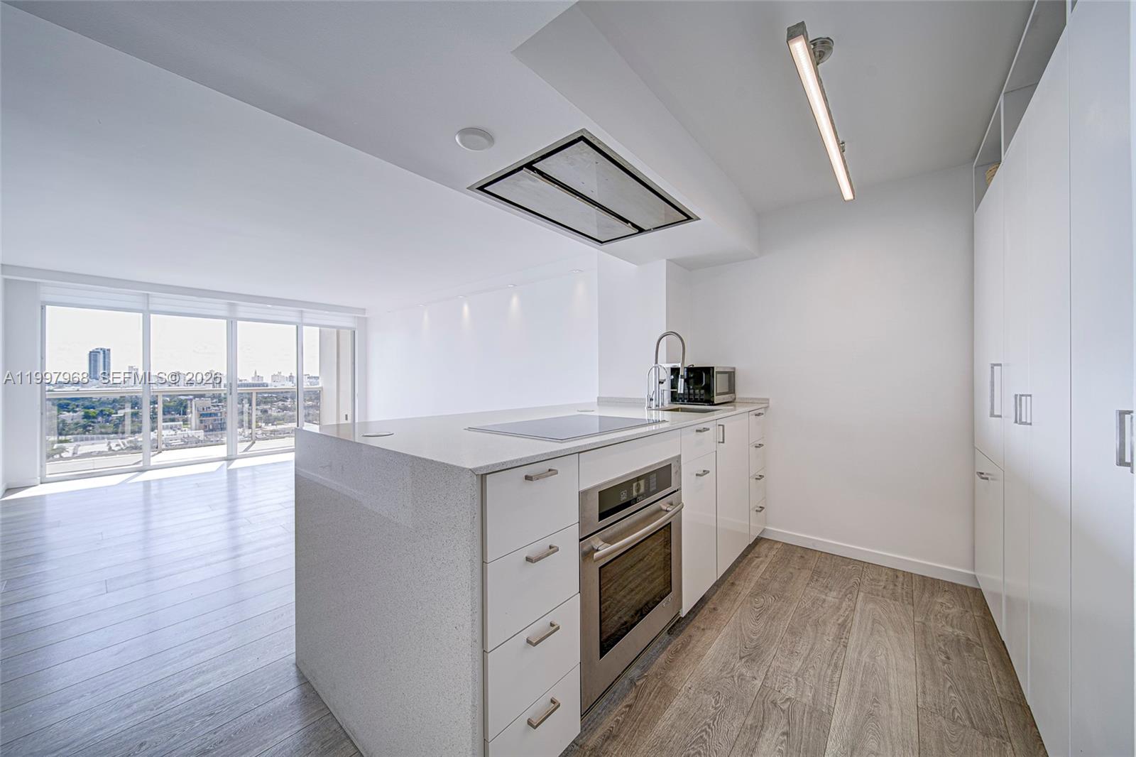 SUNSET HARBOUR NORTH COND - Residential Lease