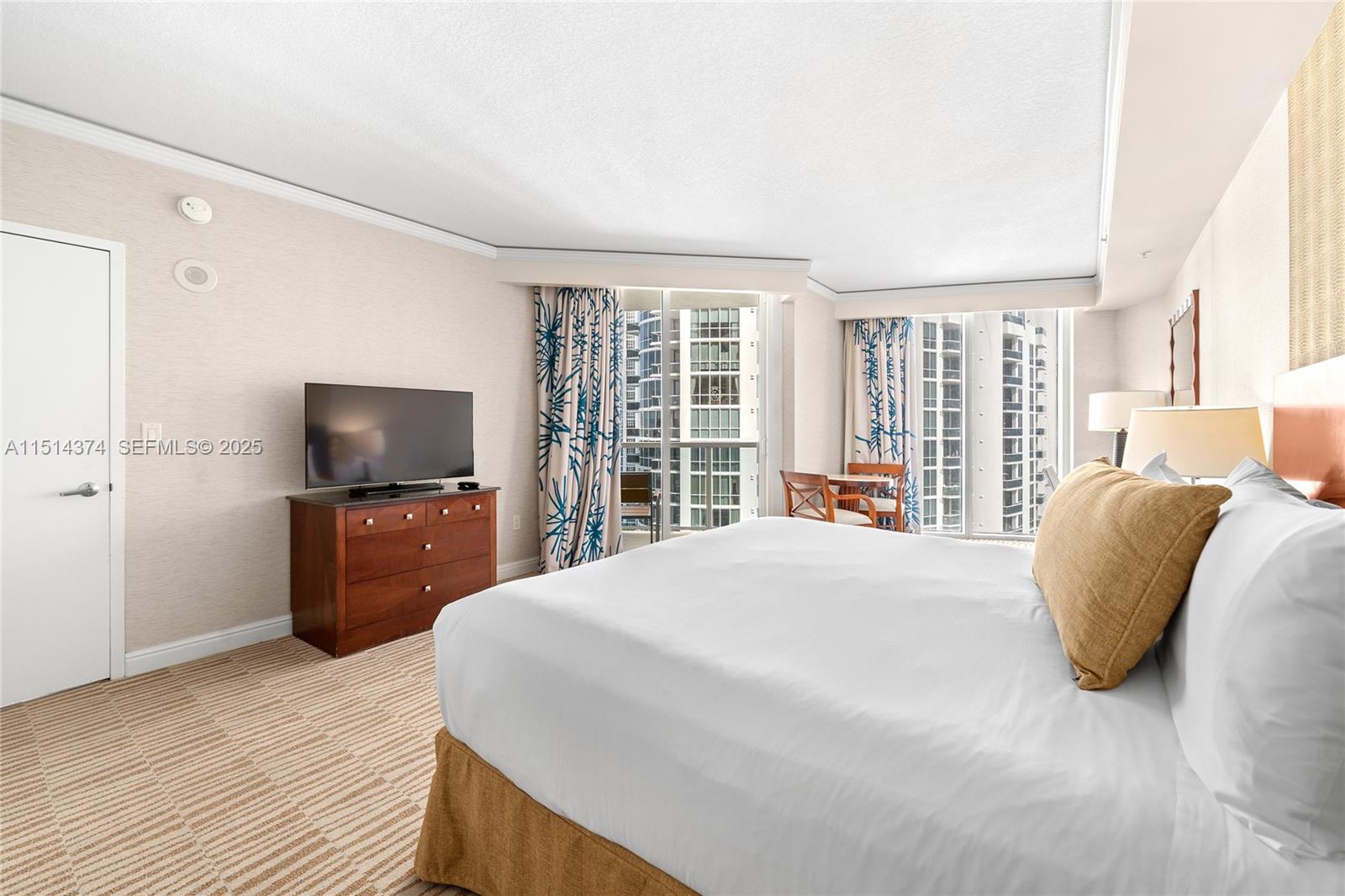 TRUMP INTERNATIONAL SONES - Residential