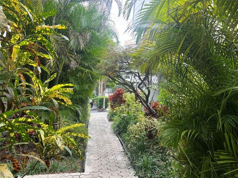 3042 SW 27 AV 8 Miami FL 33133