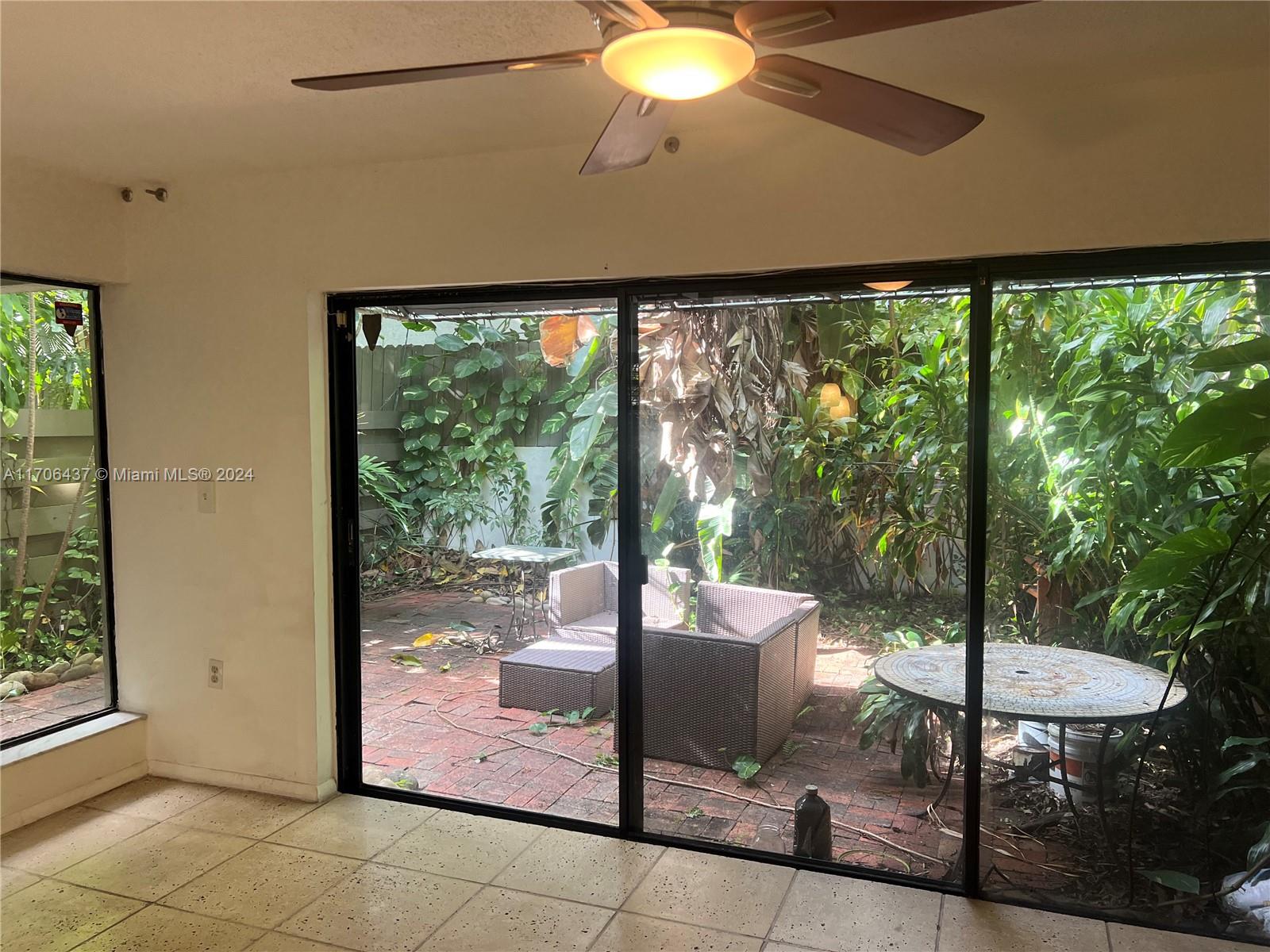 3042 SW 27 AV 8