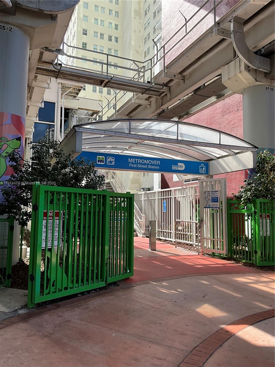 THE LOFT DOWNTOWN II COND - Residential Lease