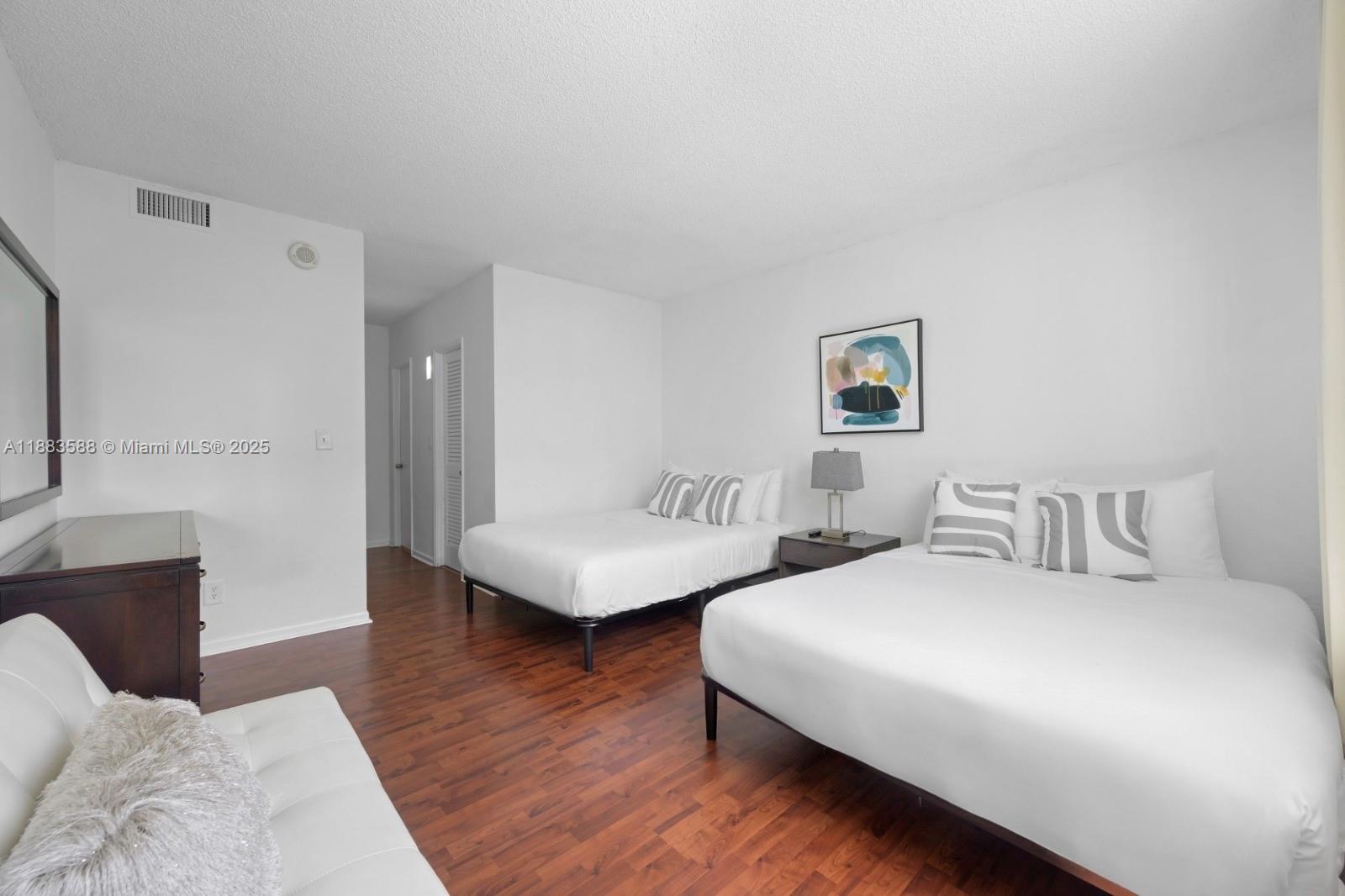 OCEANVIEW BUILDING B COND - Residential Lease