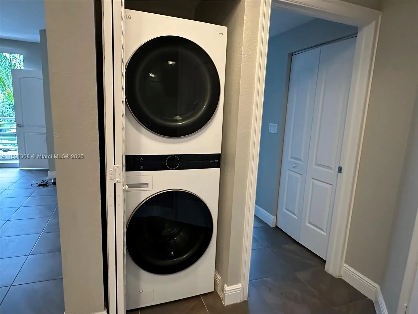 Hollywood, Florida 33020, United States, 1 Bedroom Bedrooms, ,1 BathroomBathrooms,Residential,Active,150543