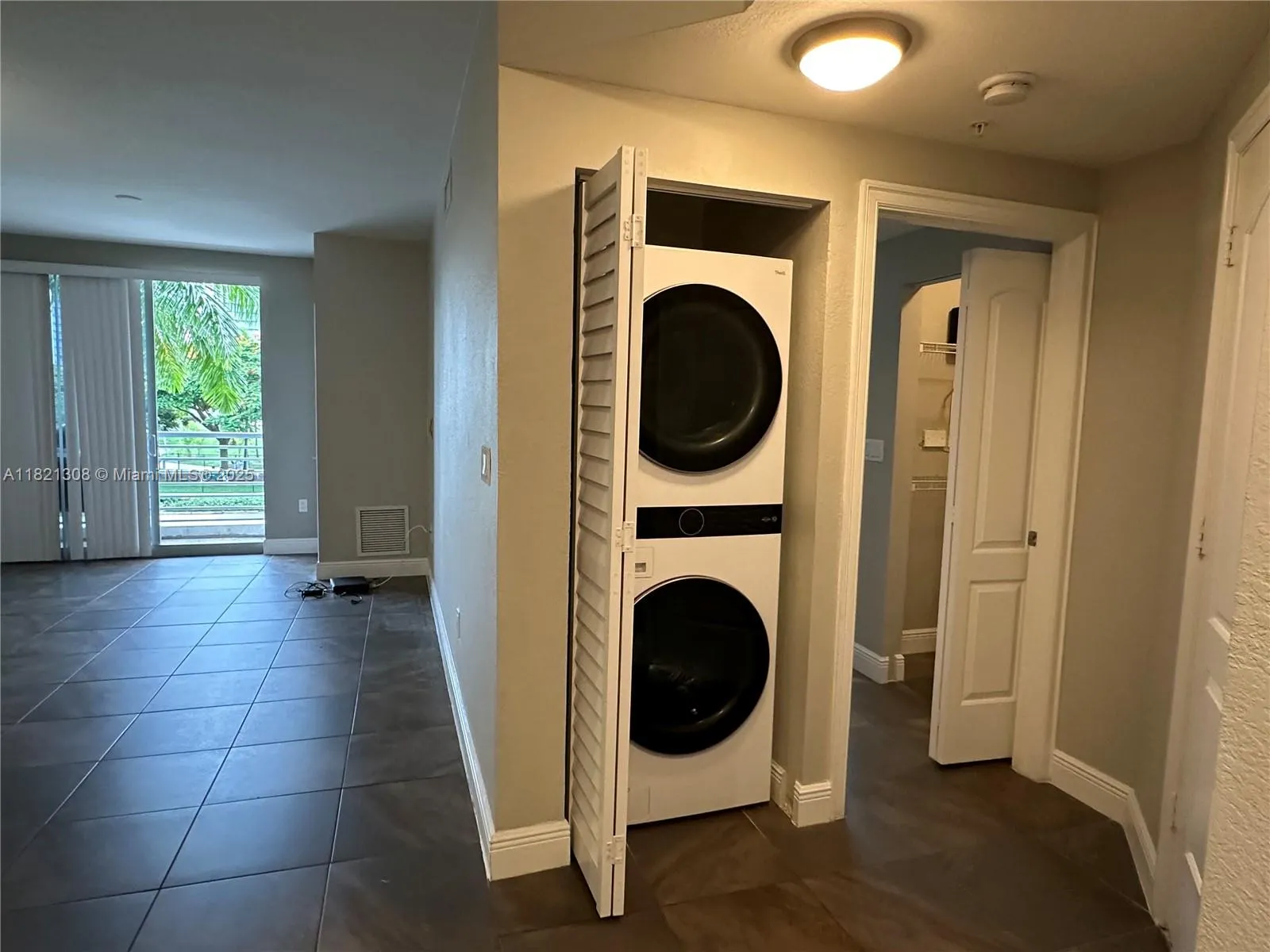 Hollywood, Florida 33020, United States, 1 Bedroom Bedrooms, ,1 BathroomBathrooms,Residential,Active,150543