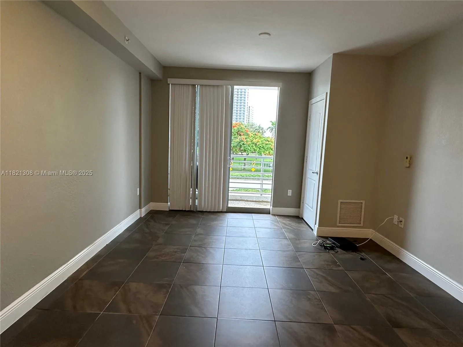 Hollywood, Florida 33020, United States, 1 Bedroom Bedrooms, ,1 BathroomBathrooms,Residential,Active,150543