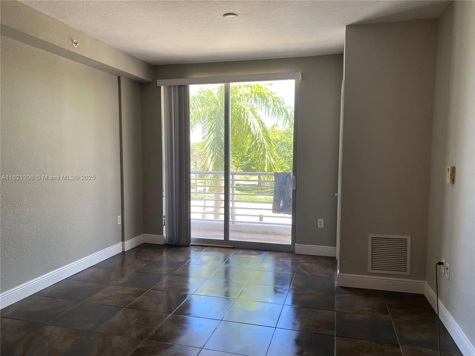 Hollywood, Florida 33020, United States, 1 Bedroom Bedrooms, ,1 BathroomBathrooms,Residential,Active,150543