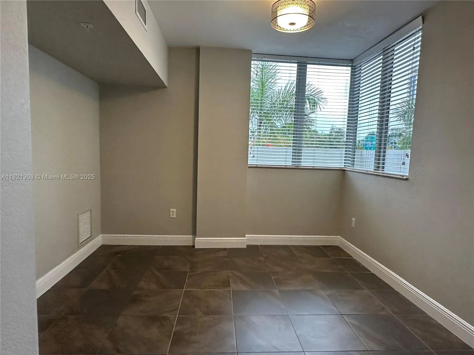 Hollywood, Florida 33020, United States, 1 Bedroom Bedrooms, ,1 BathroomBathrooms,Residential,Active,150543