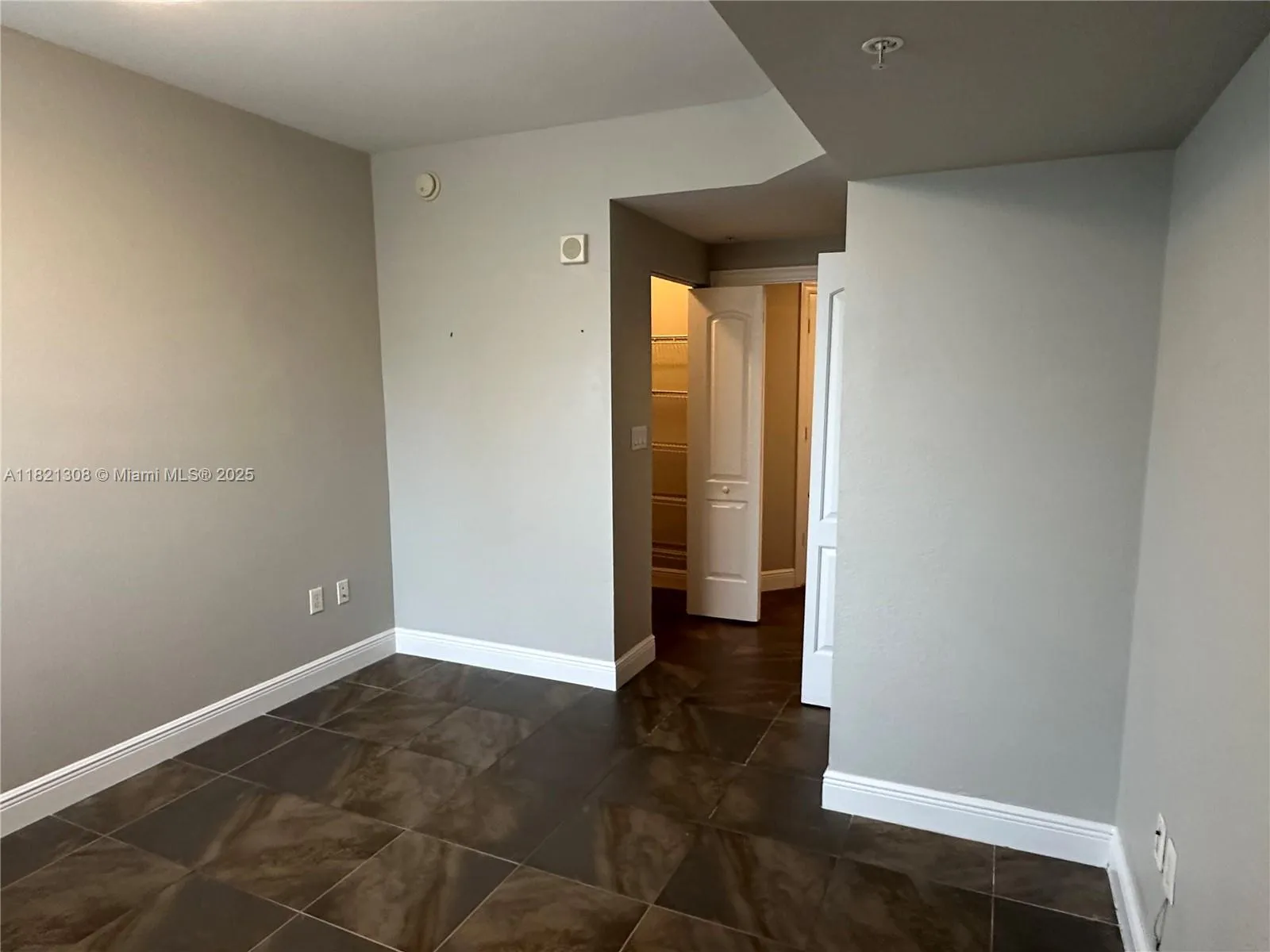 Hollywood, Florida 33020, United States, 1 Bedroom Bedrooms, ,1 BathroomBathrooms,Residential,Active,150543