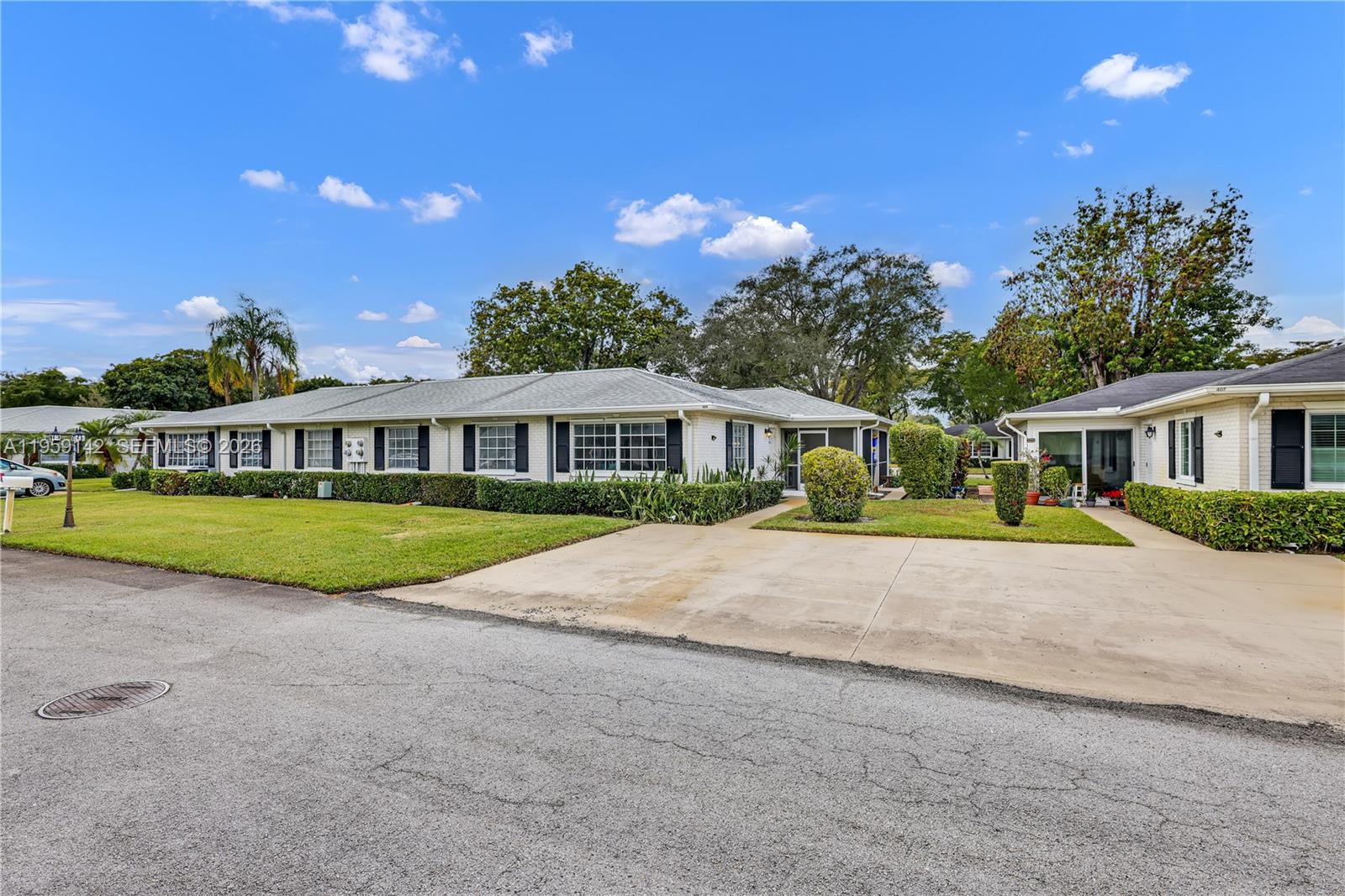 LIMETREE CONDO - Residential