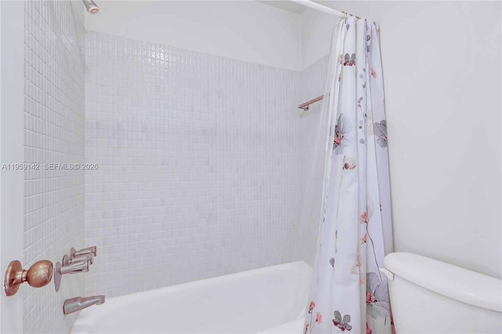 LIMETREE CONDO - Residential