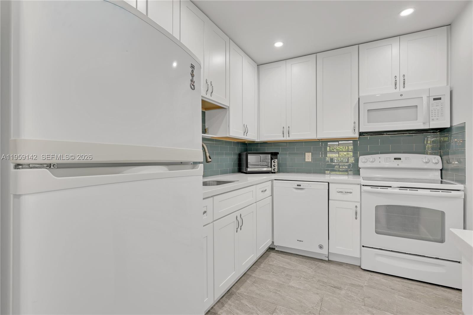 LIMETREE CONDO - Residential