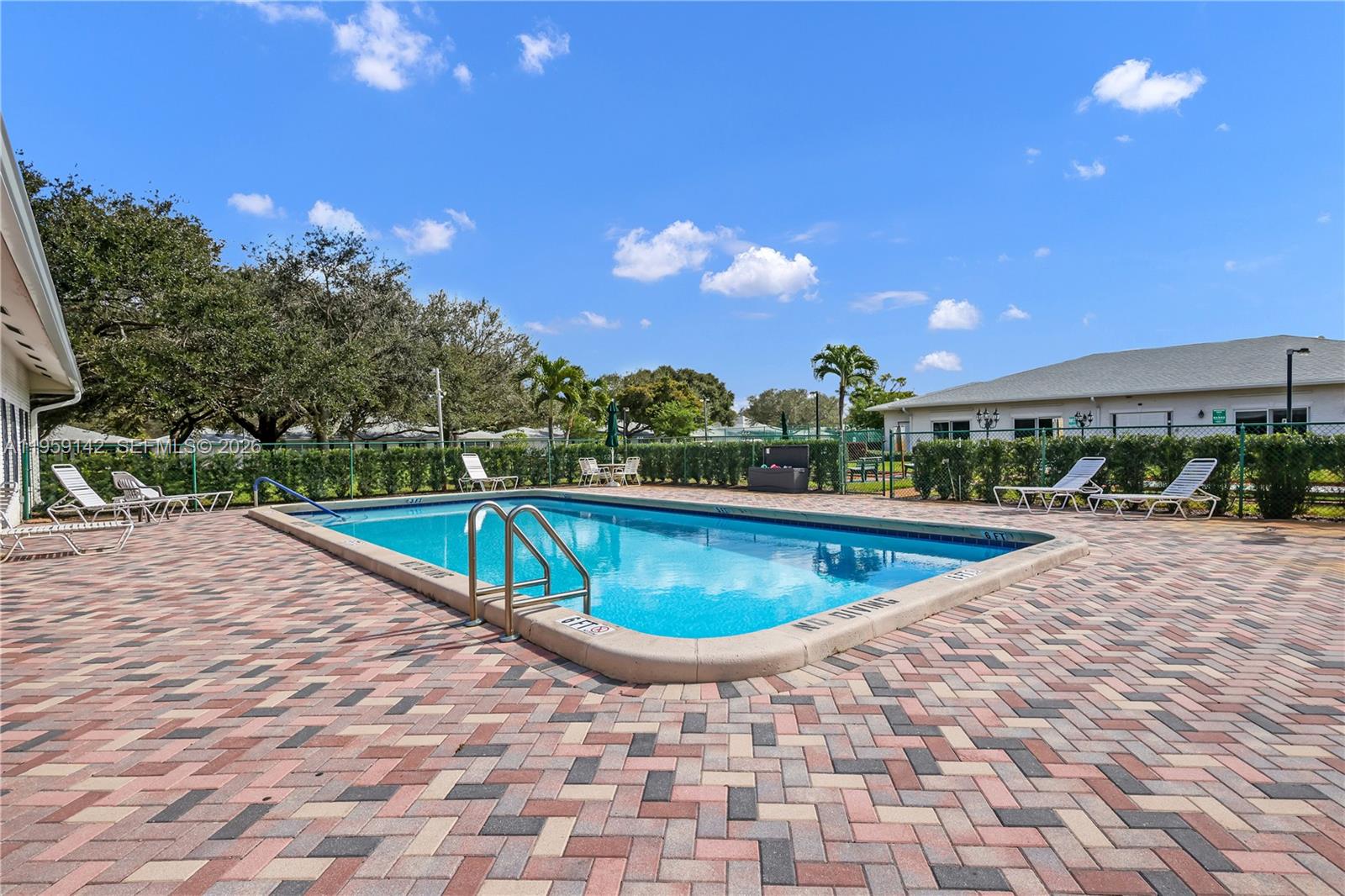 LIMETREE CONDO - Residential