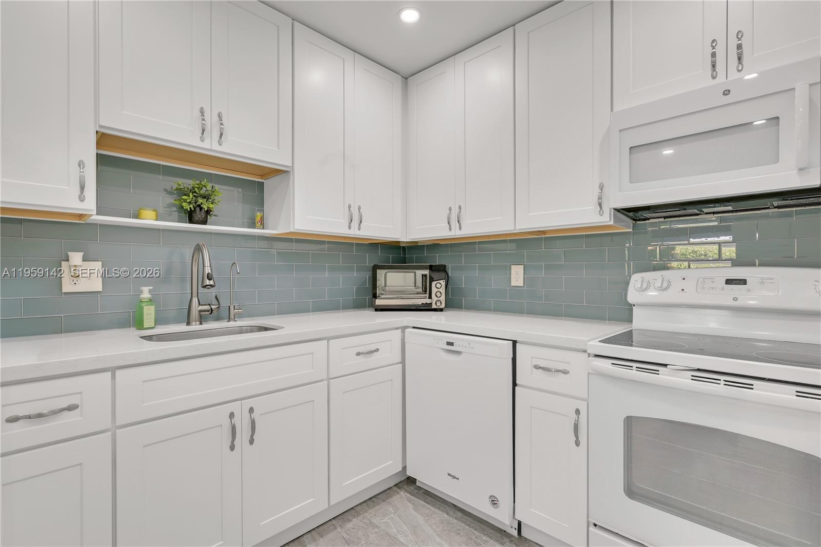 LIMETREE CONDO - Residential