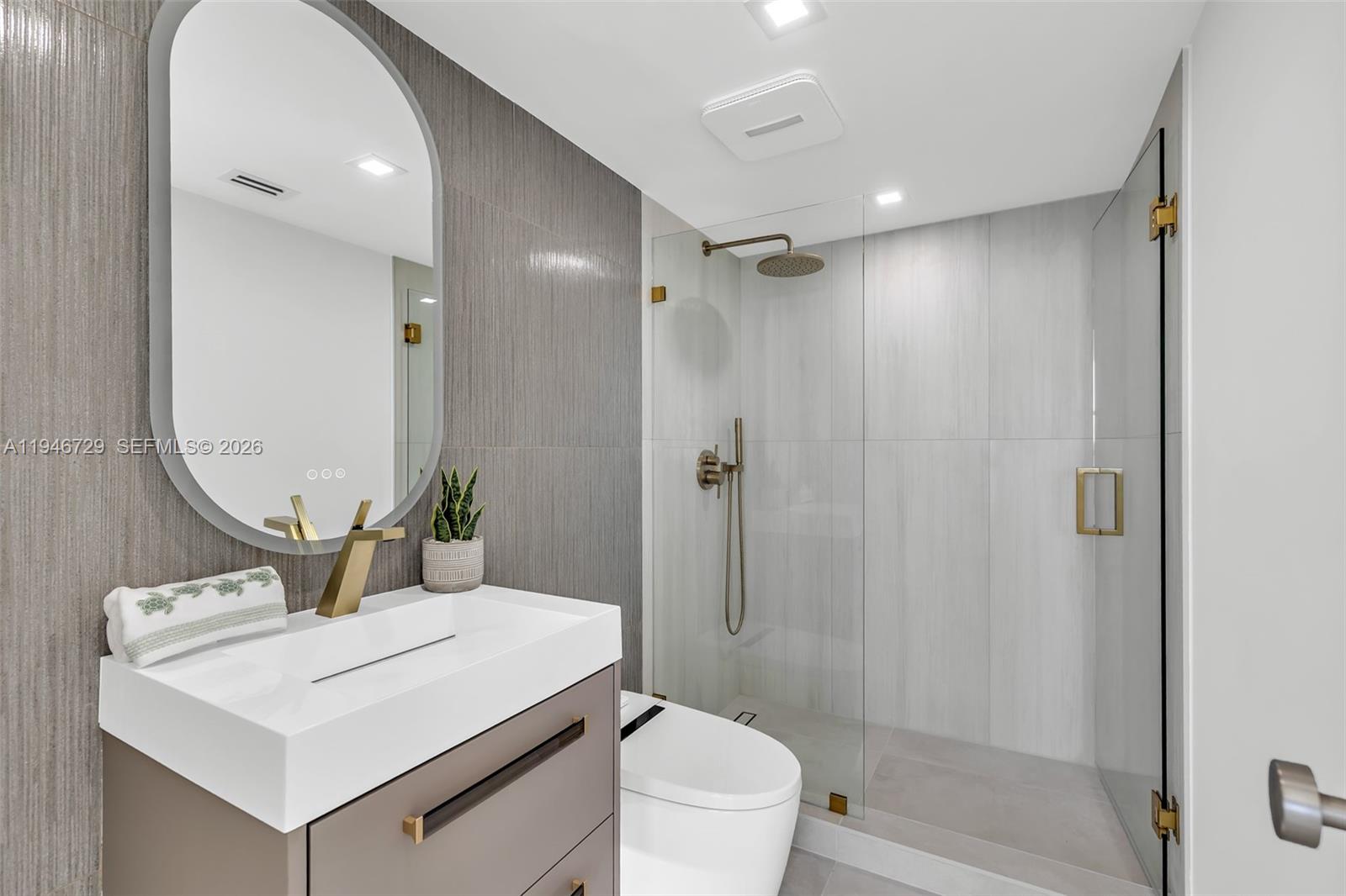 THE SEASONS - Residential