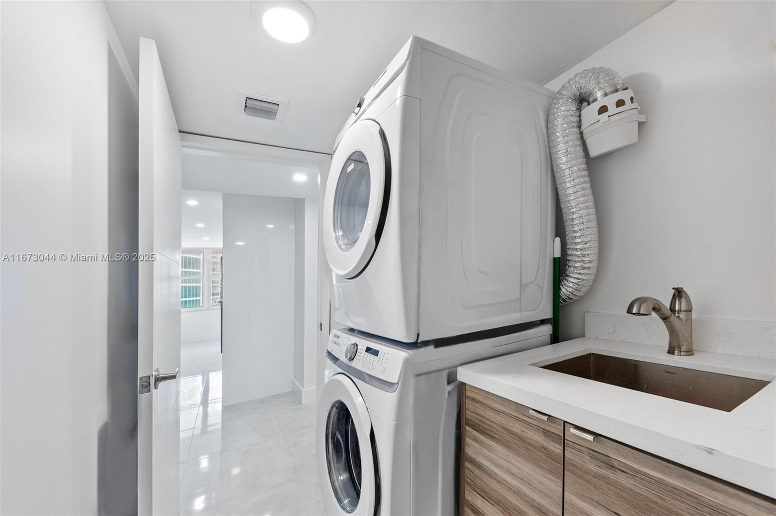 AQUARIUS CONDO - Residential