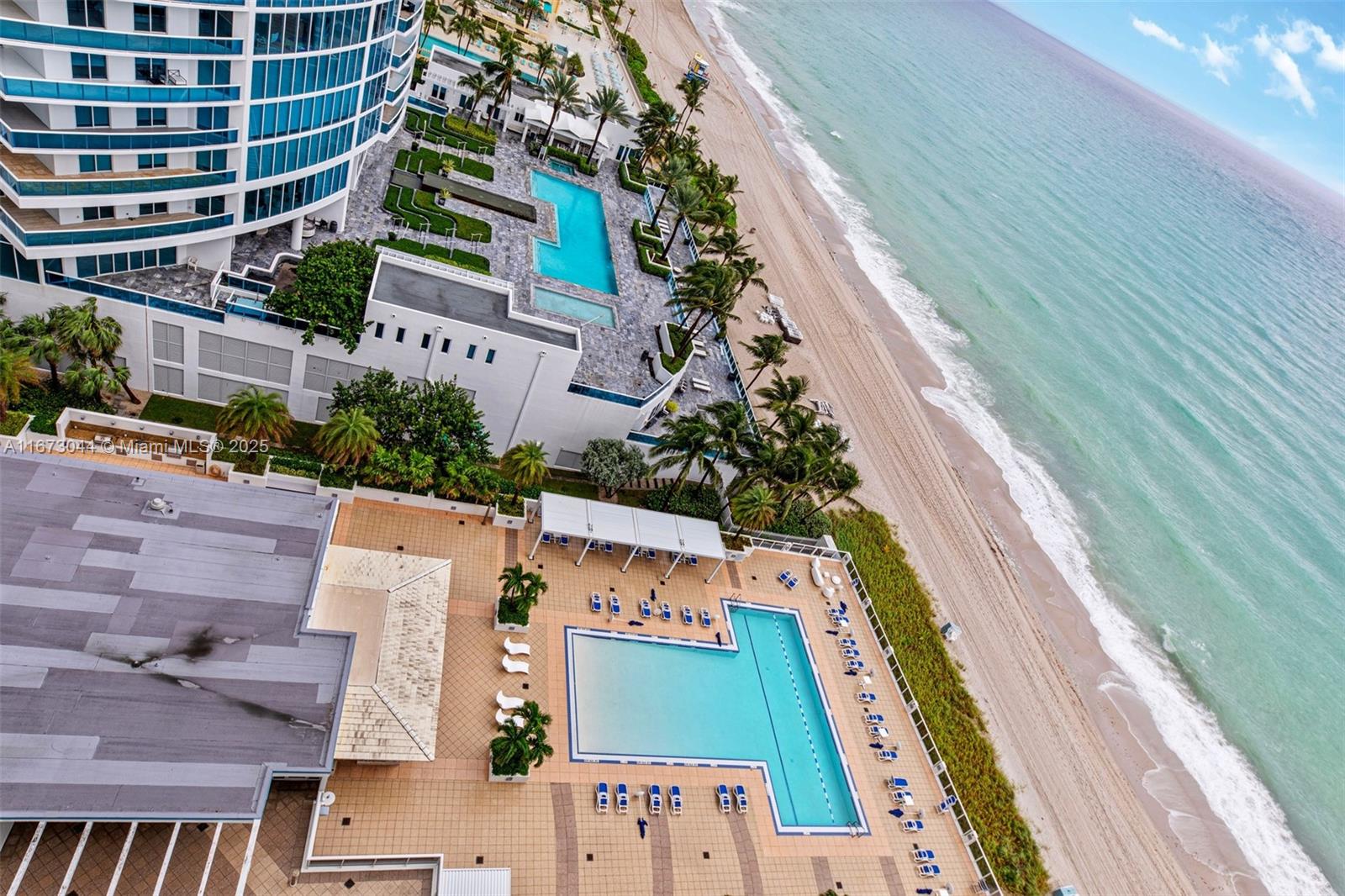 AQUARIUS CONDO - Residential
