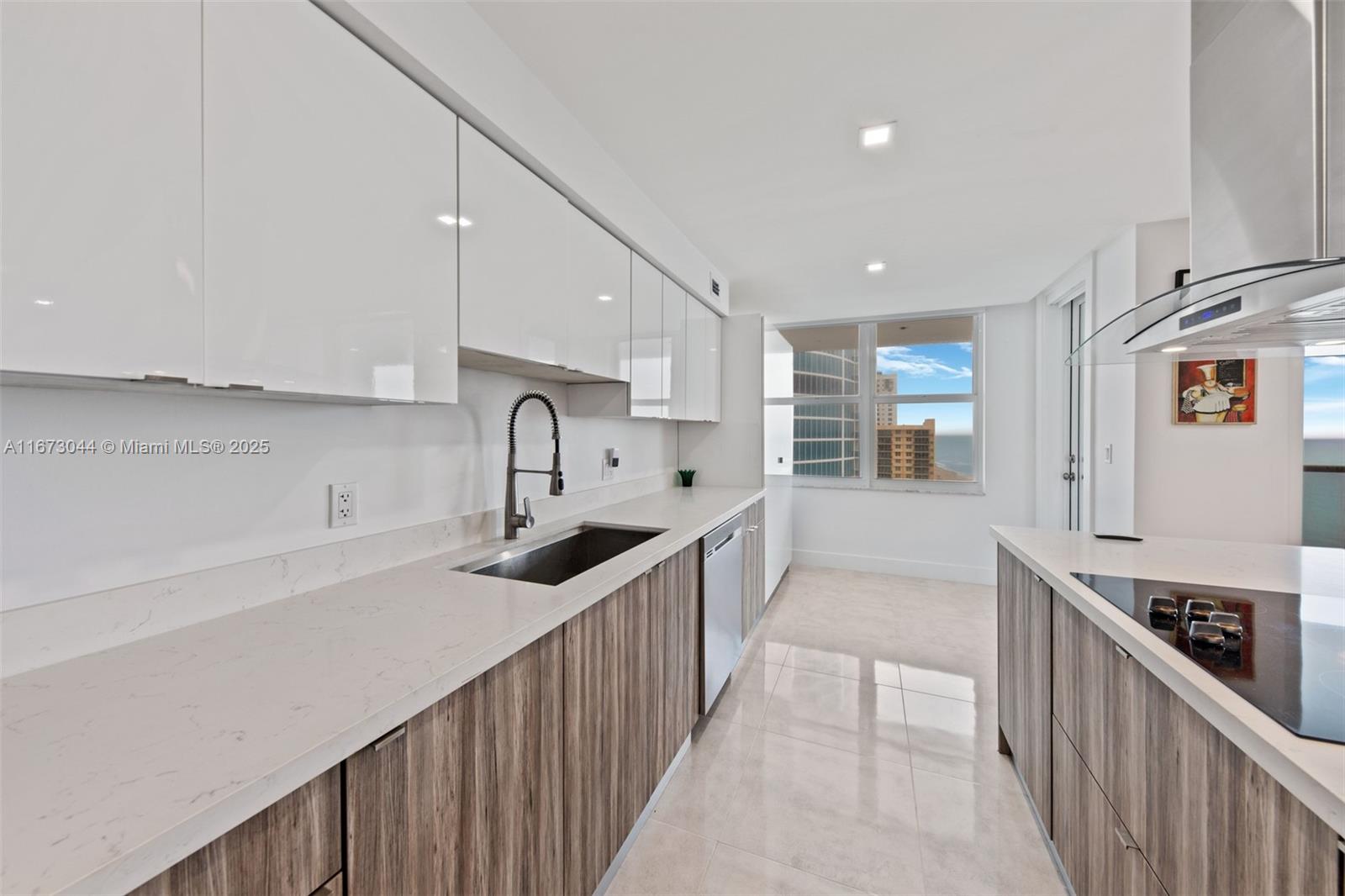 AQUARIUS CONDO - Residential