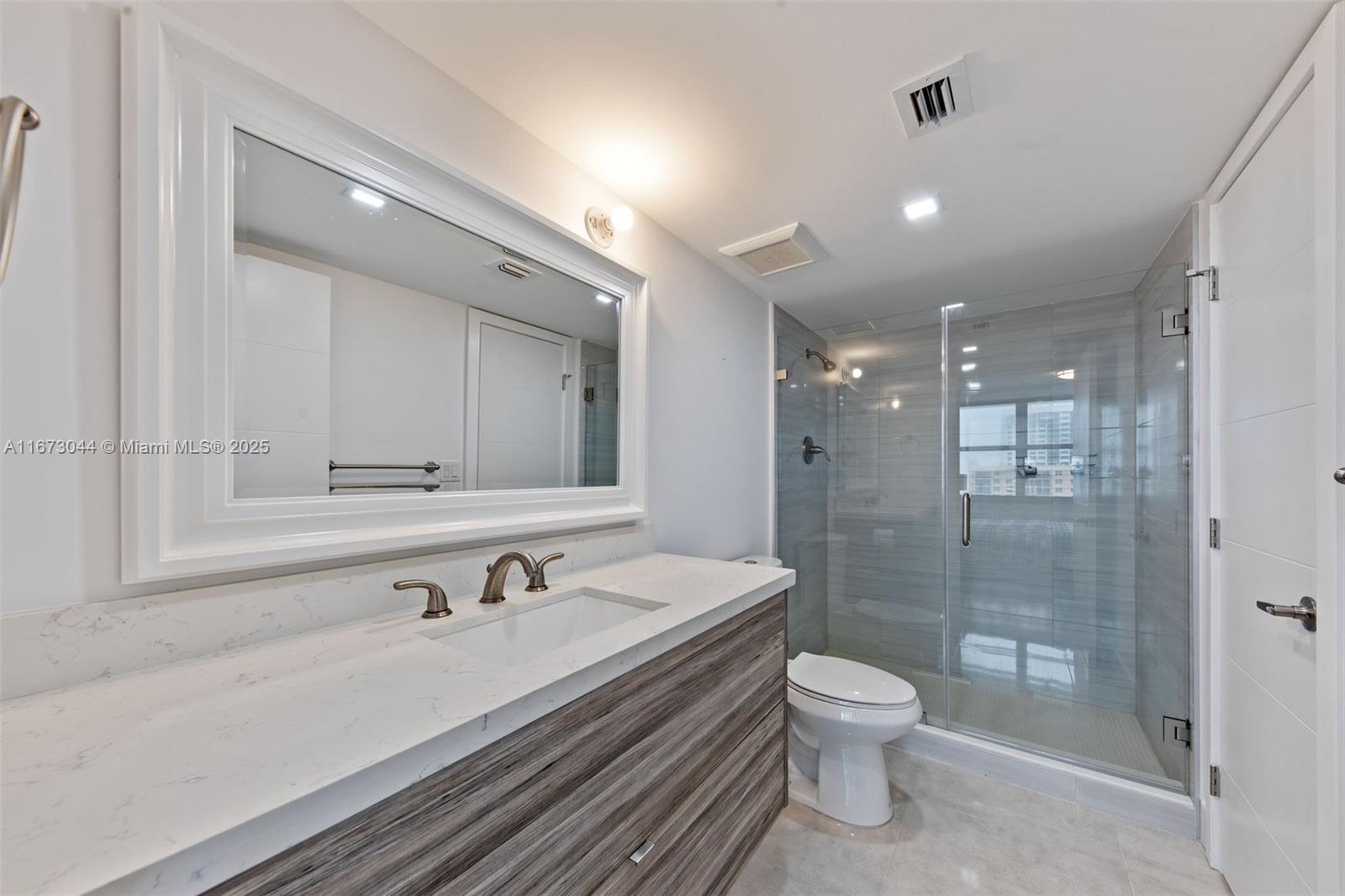 AQUARIUS CONDO - Residential