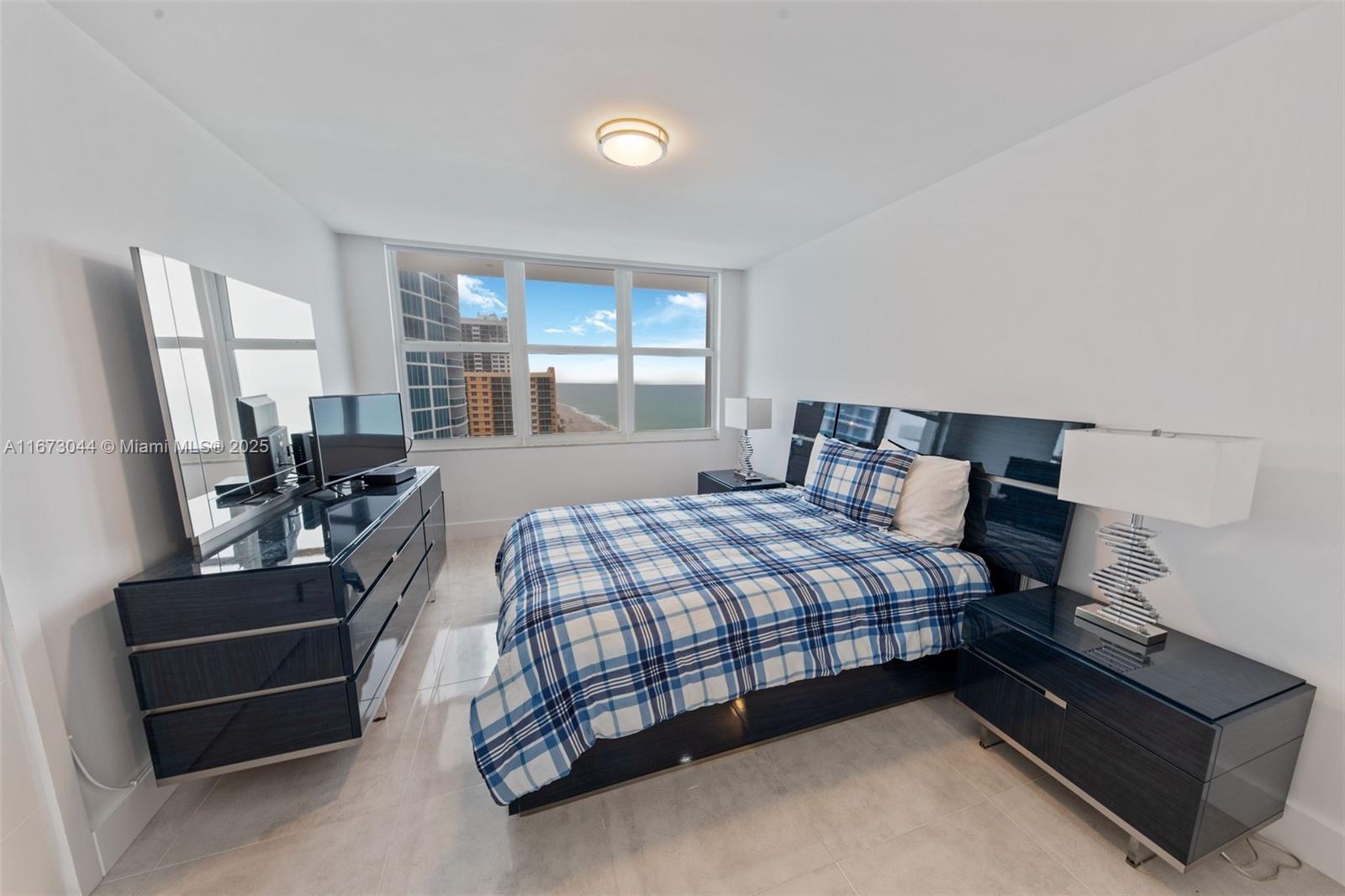 AQUARIUS CONDO - Residential