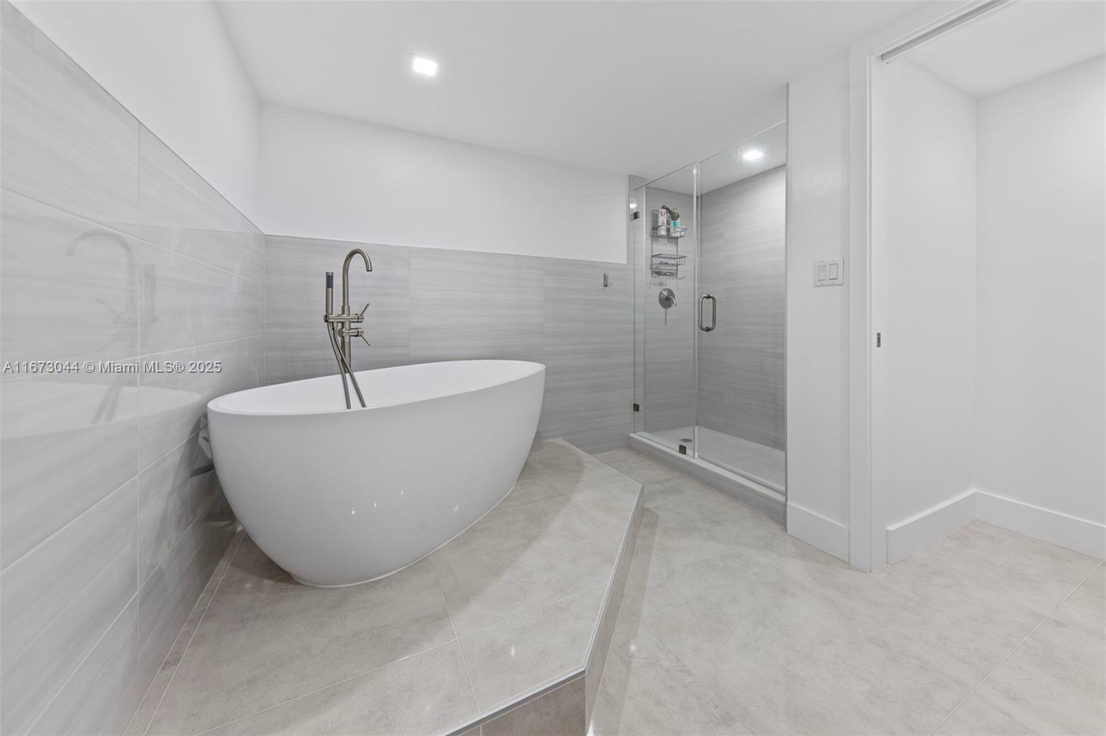 AQUARIUS CONDO - Residential