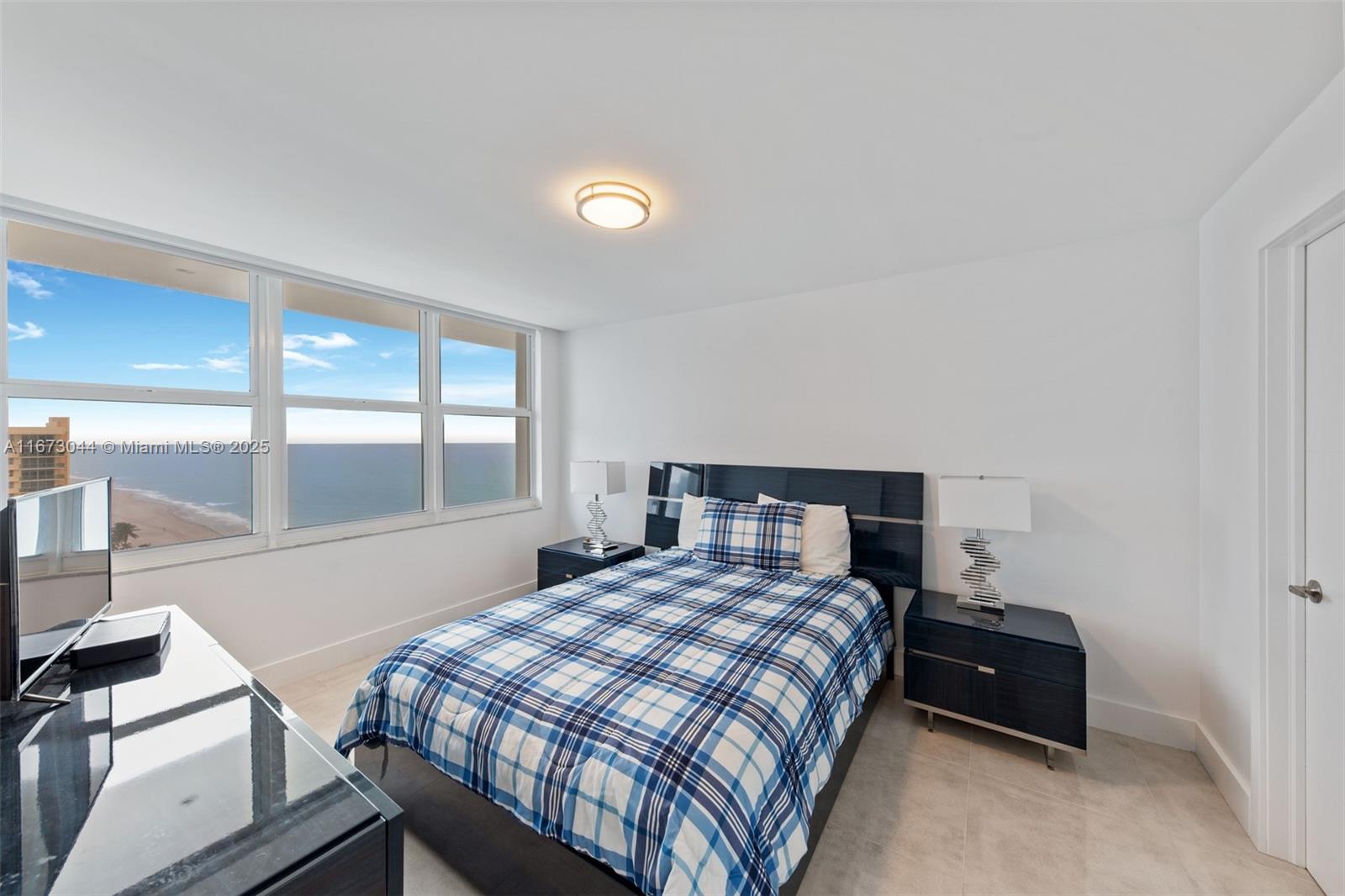 AQUARIUS CONDO - Residential