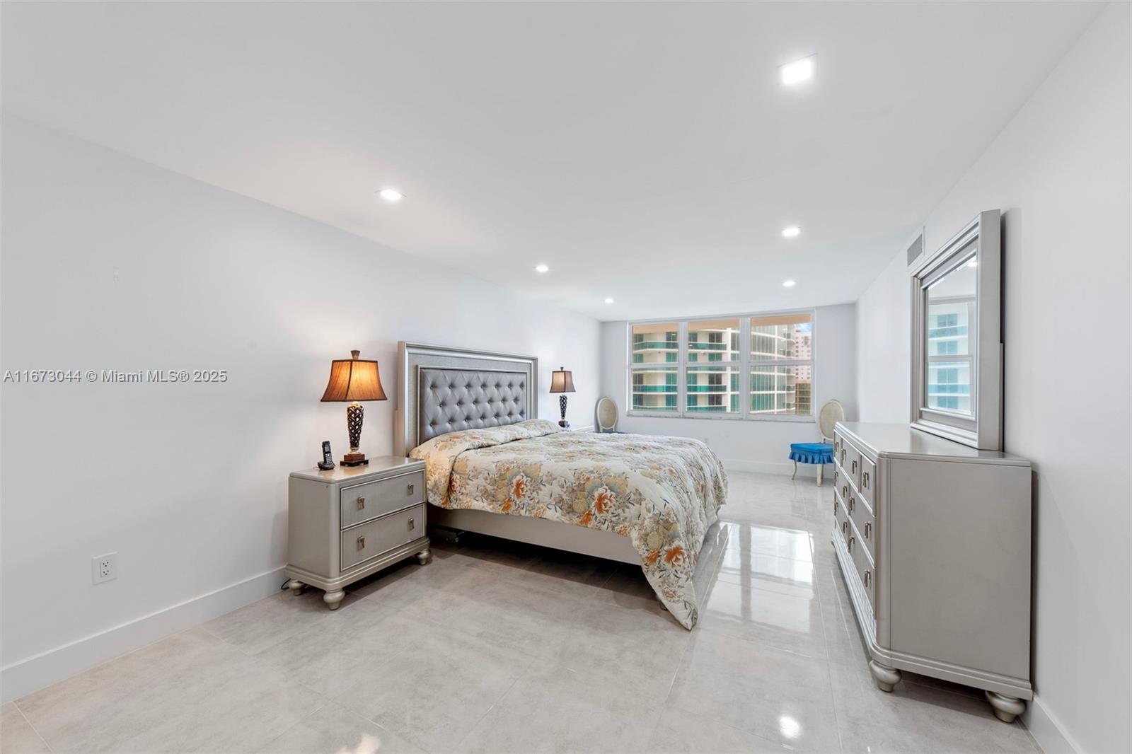 AQUARIUS CONDO - Residential