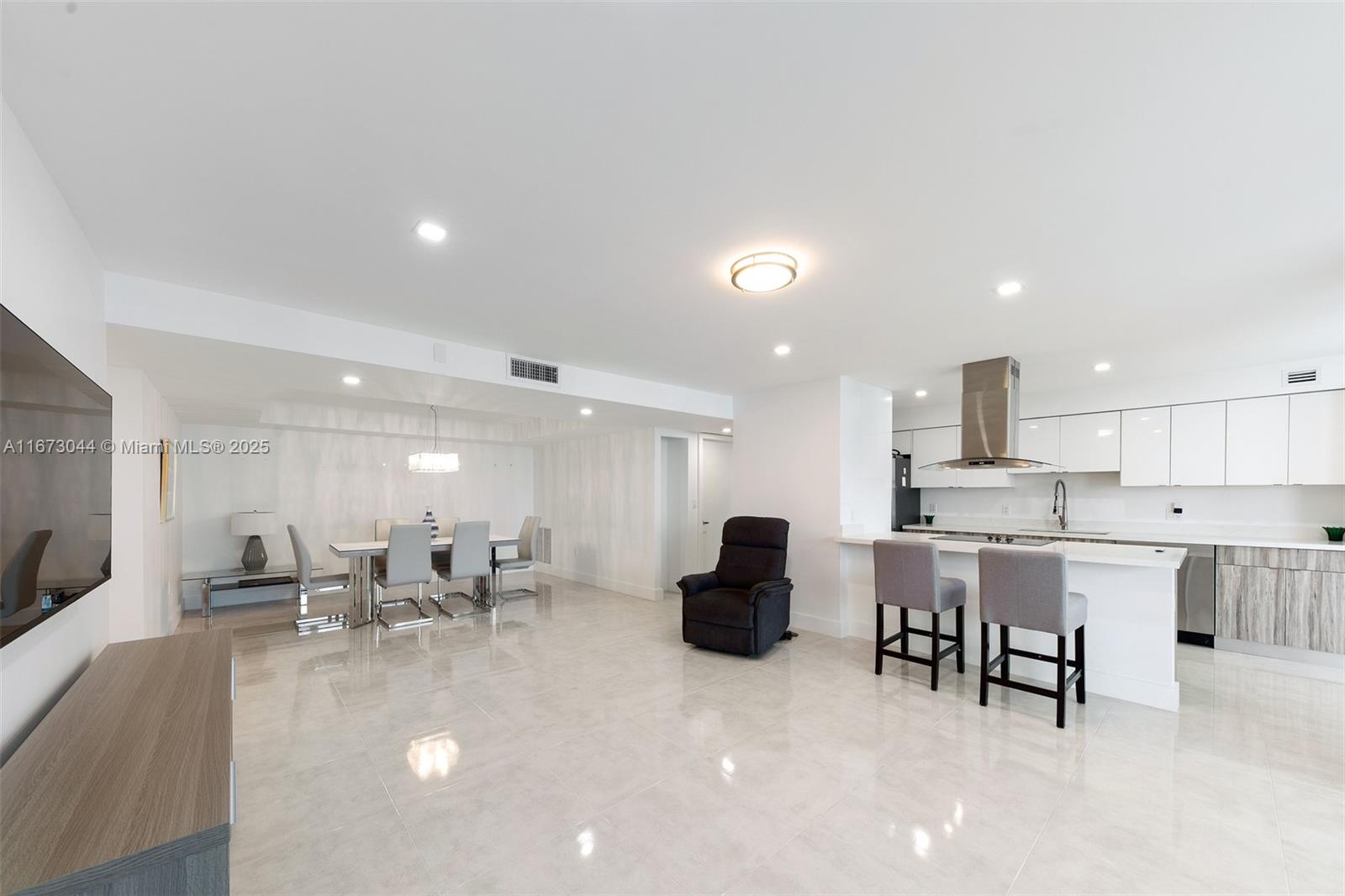 AQUARIUS CONDO - Residential