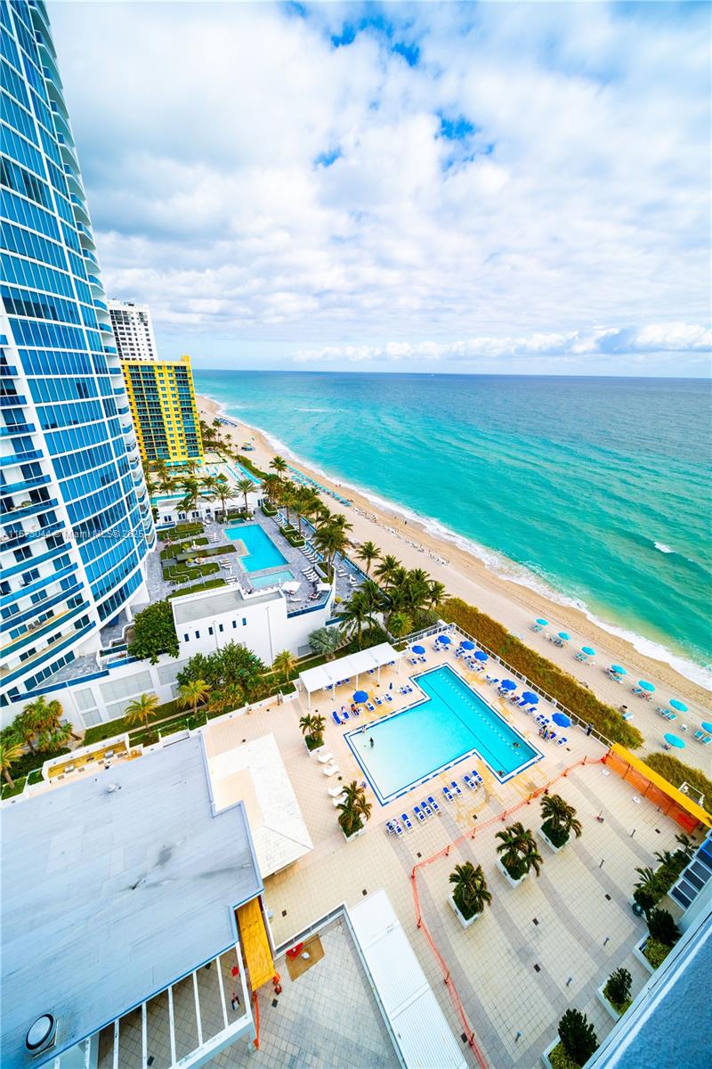 AQUARIUS CONDO - Residential