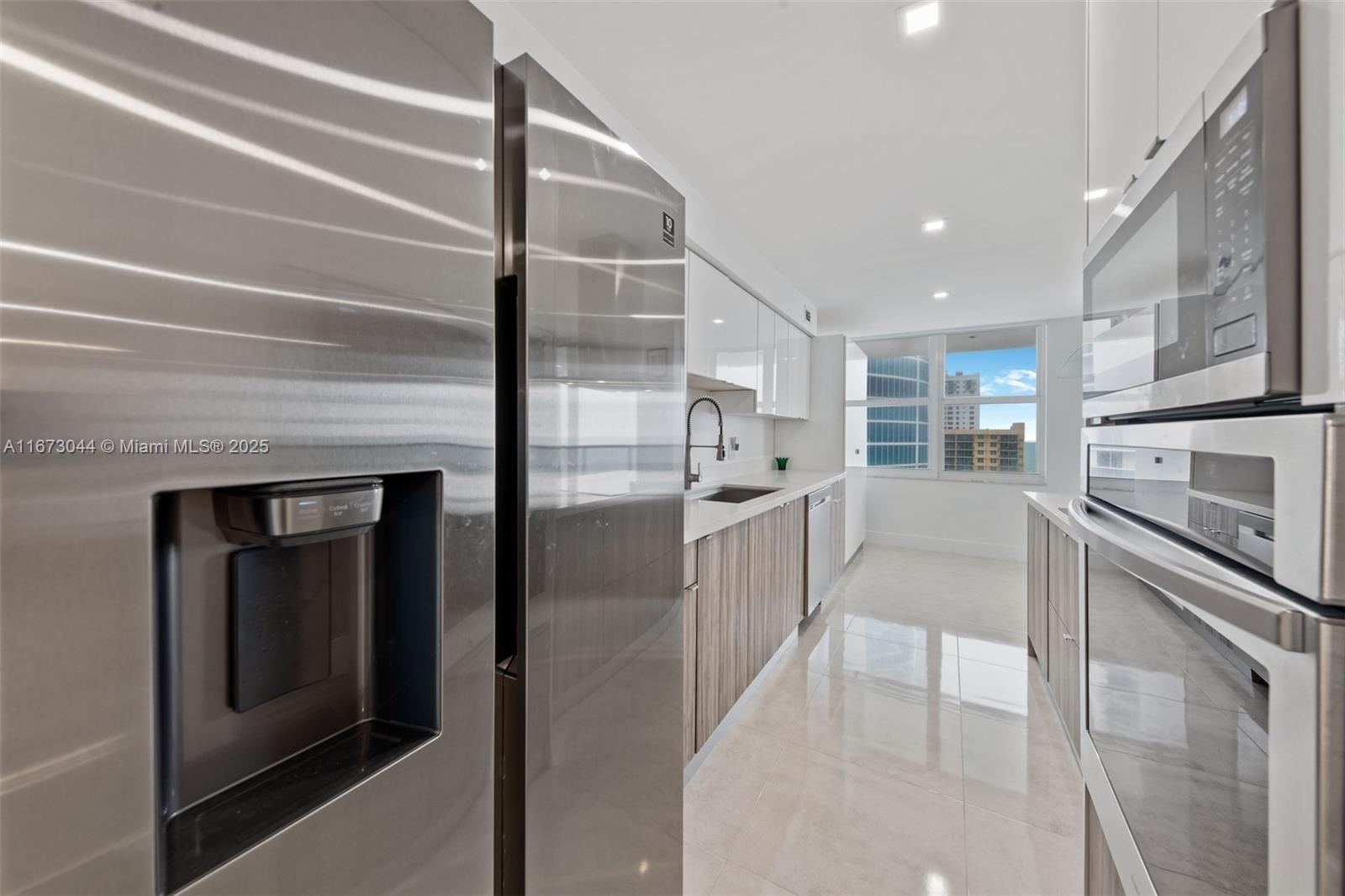 AQUARIUS CONDO - Residential