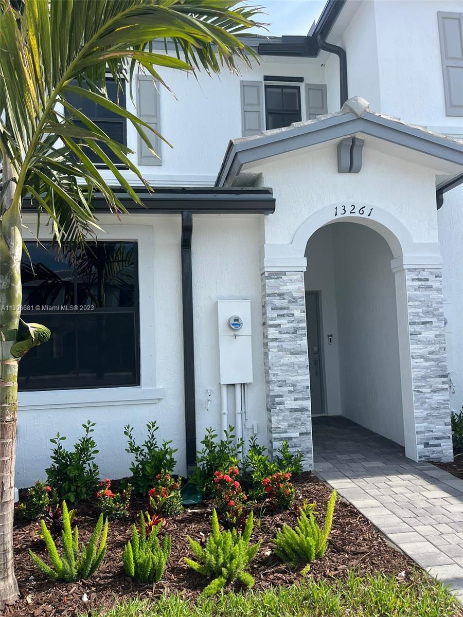 NEW VILLA AT PINE VISTA MODELO BANDOL, 3 BEDROOMS, 3 BATHS (HAS A ROOM AND FULL BATH ON THE FIRST FLOOR),TILED FIRST FLOOR AND VERY BRIGHT KITCHEN WITH STAINLESS STEEL APPLIANCES. IT WILL BE RENTED WITH WASHER, DRYER AND BLINDS THAT WILL BE INSTALLED IN THE NEXT DAYS, EXCELLENT LOCATIONS CLOSE TO RESTAURANTS AND SHOPPING AND 5 MIN FROM TURNPIKE. PLEASE READ BROKERS REMARKS!!!