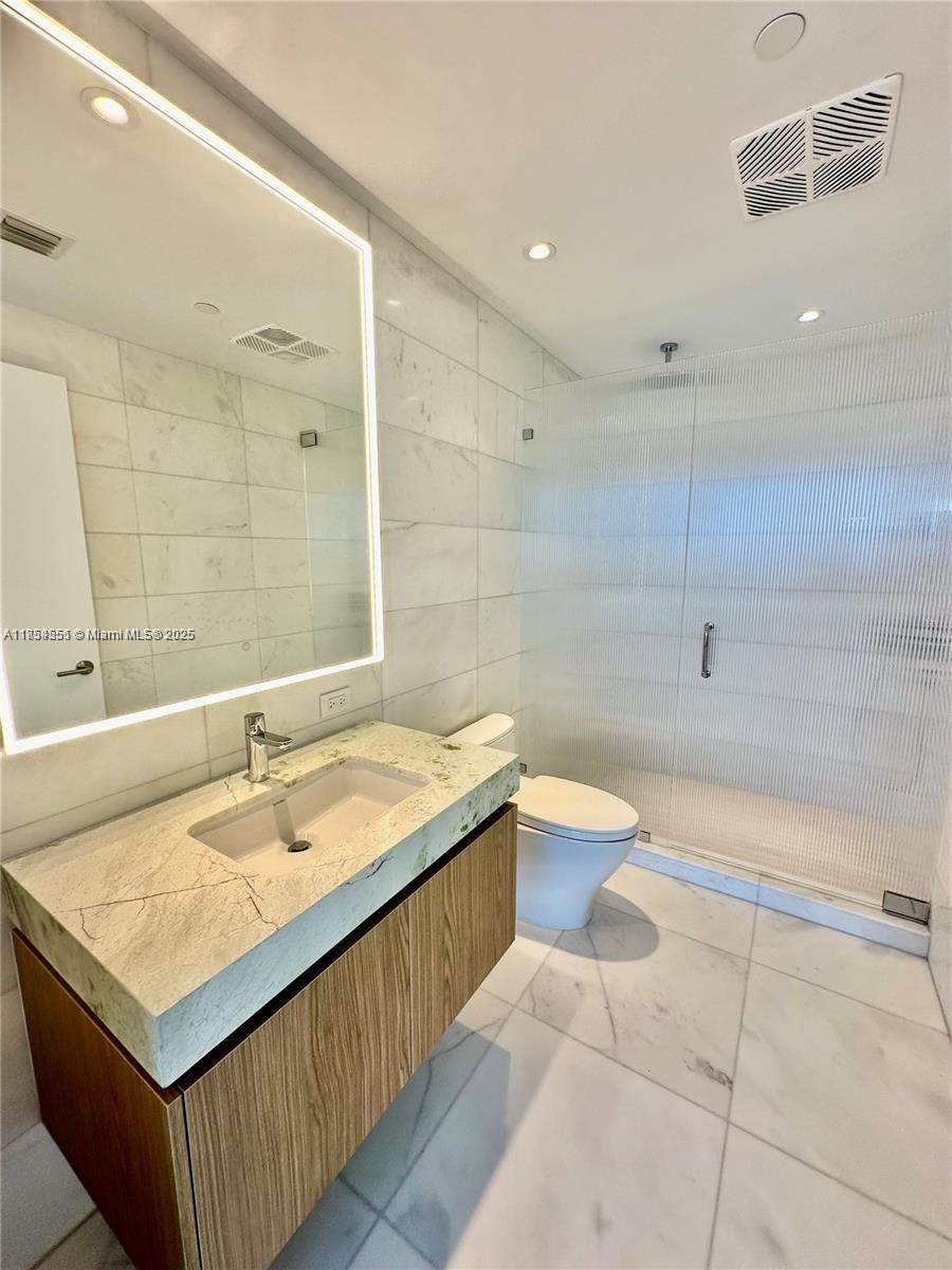 FIVE PARK - Residential Lease