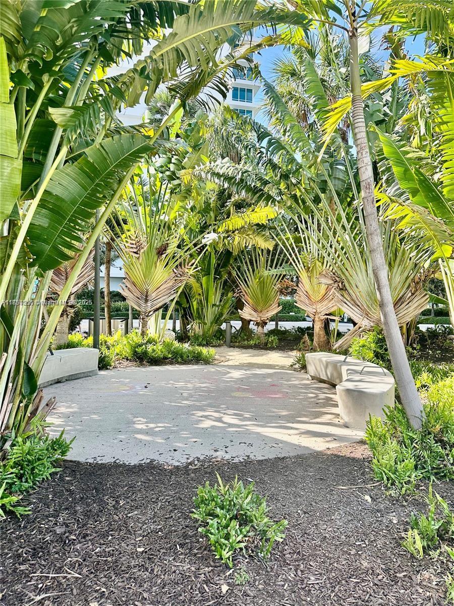 FIVE PARK - Residential Lease