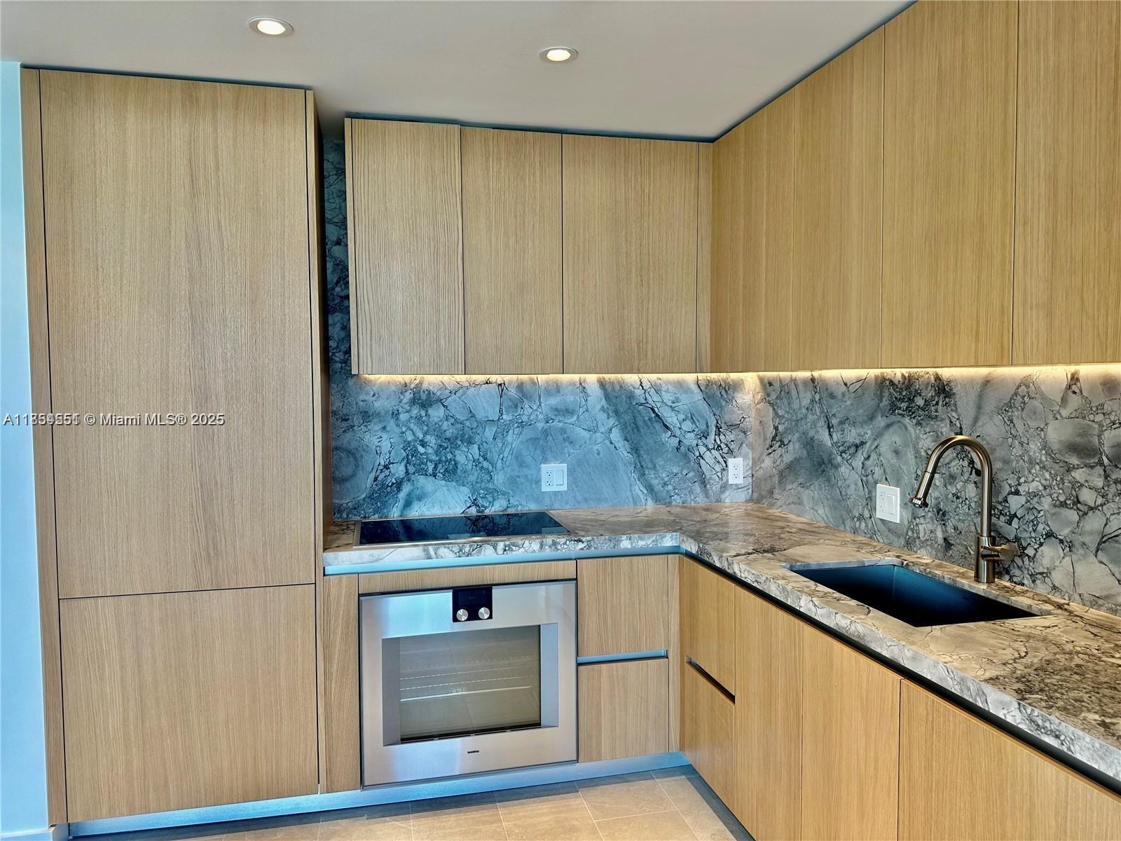 FIVE PARK - Residential Lease