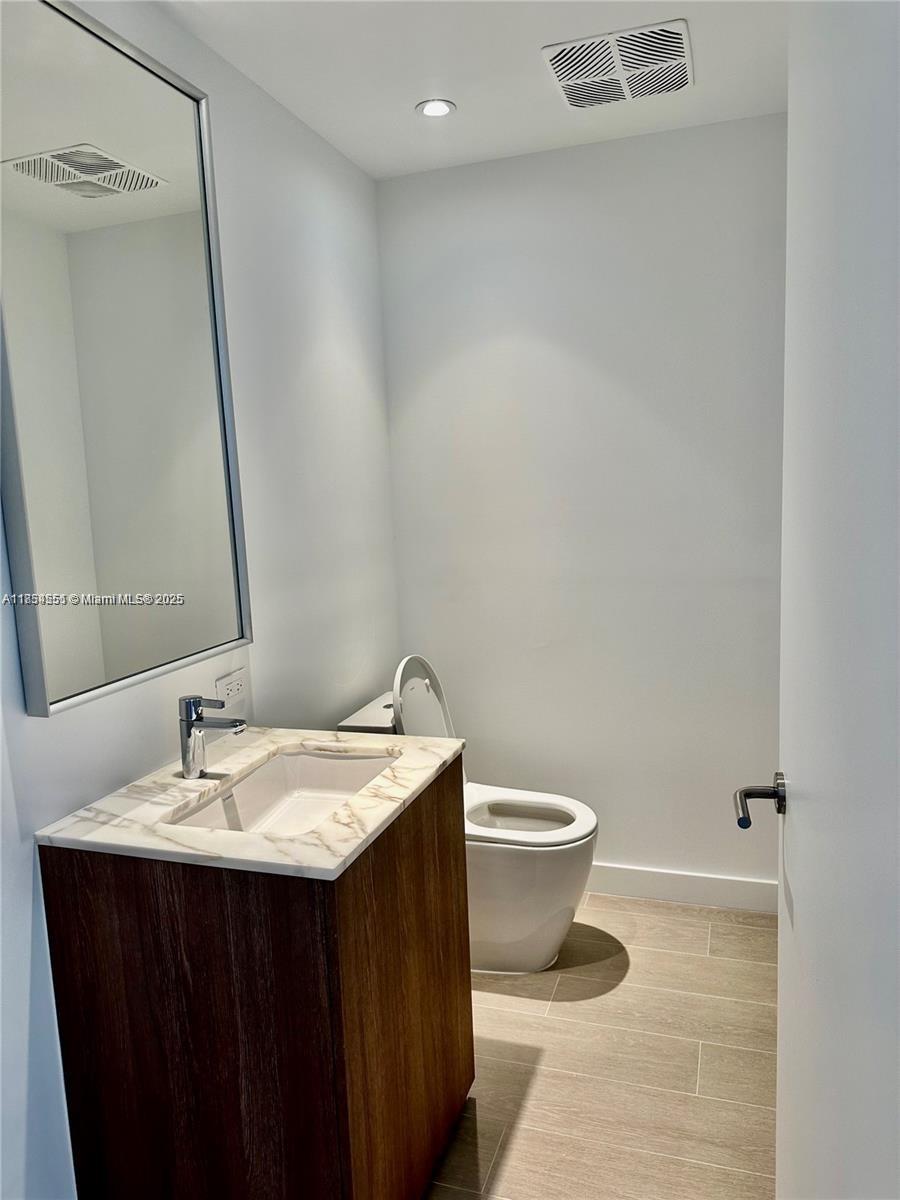 FIVE PARK - Residential Lease