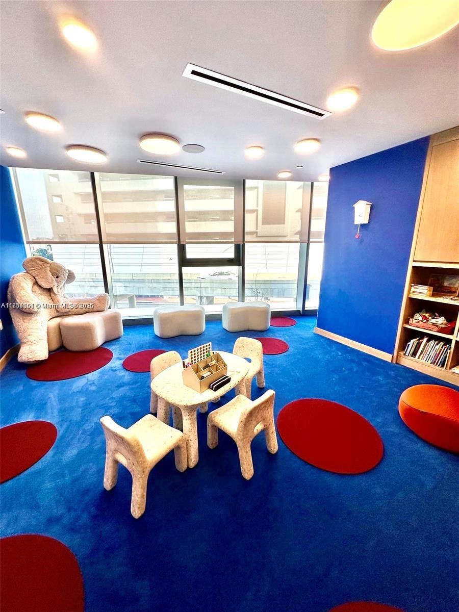 FIVE PARK - Residential Lease