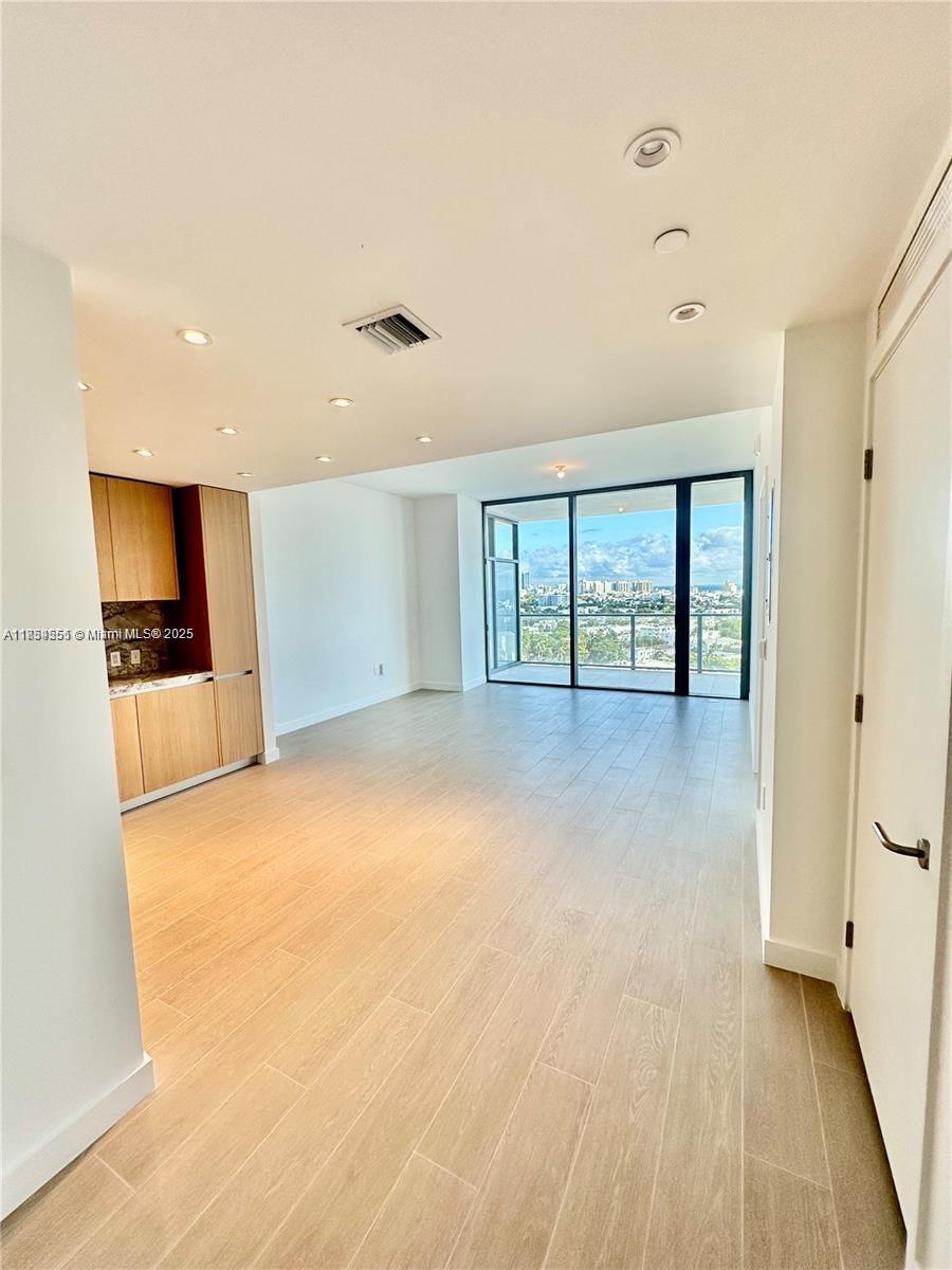 FIVE PARK - Residential Lease