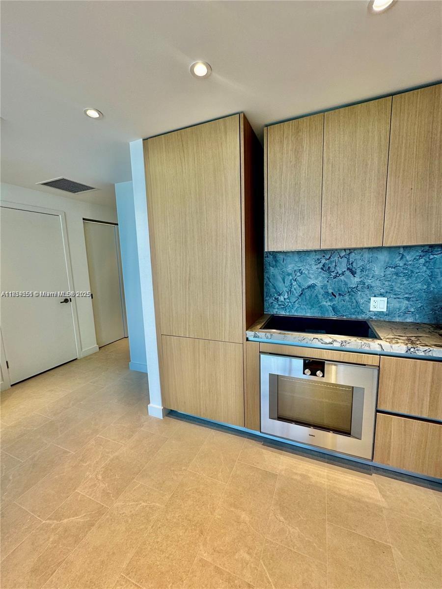 FIVE PARK - Residential Lease